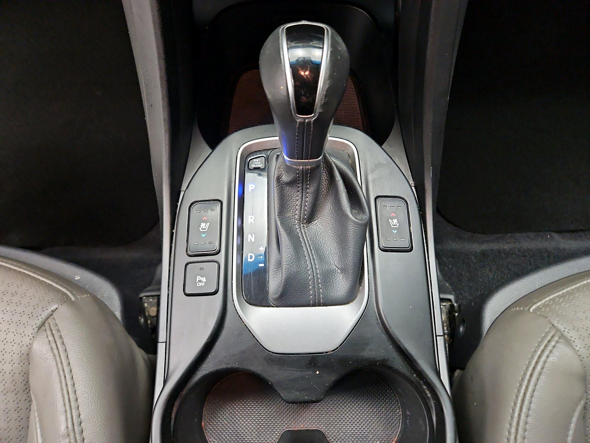Thumbnail: 2015 Hyundai Santa Fe - 18