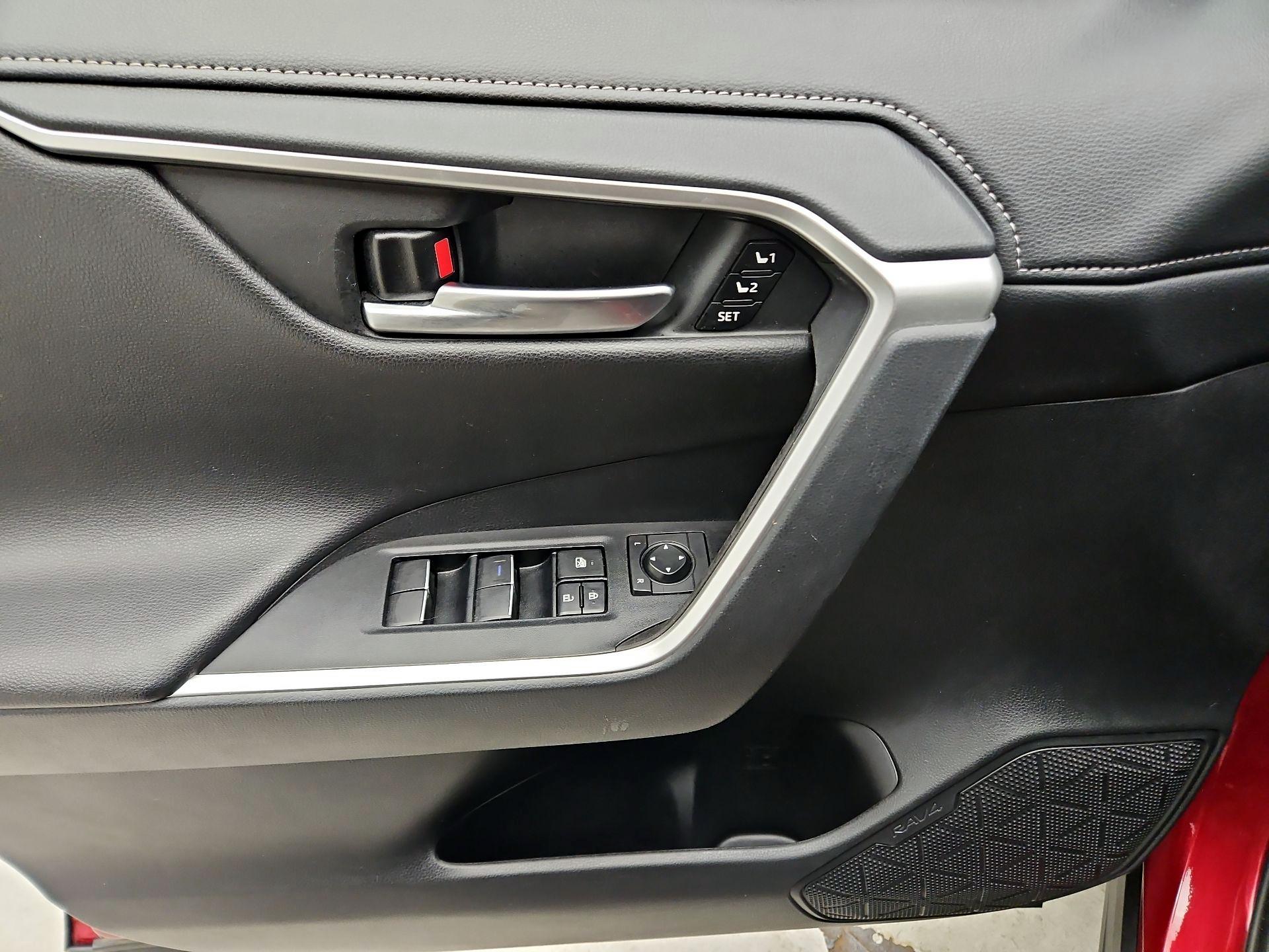 Thumbnail: 2020 Toyota RAV4 - 12