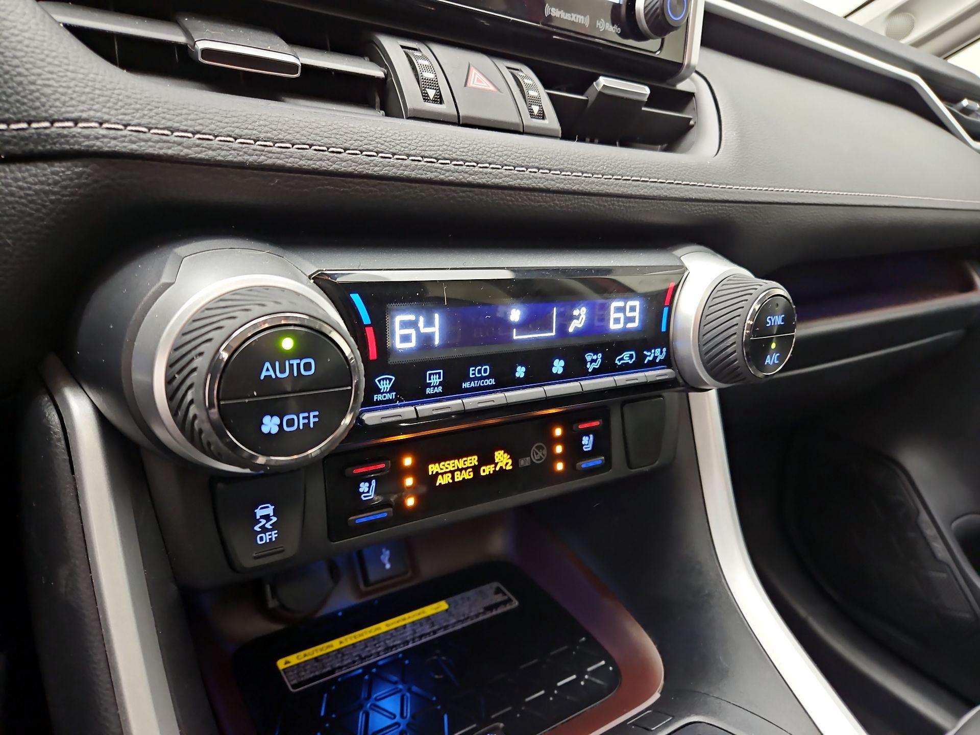 Thumbnail: 2020 Toyota RAV4 - 17