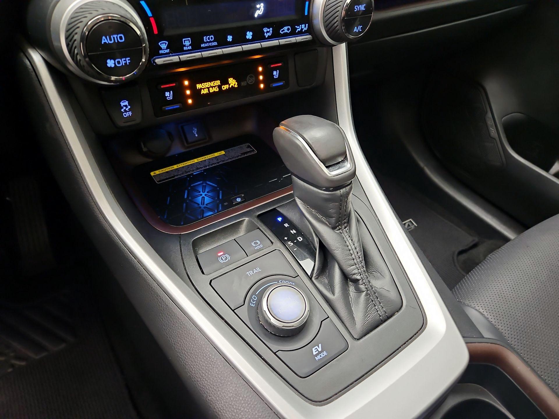 Thumbnail: 2020 Toyota RAV4 - 18