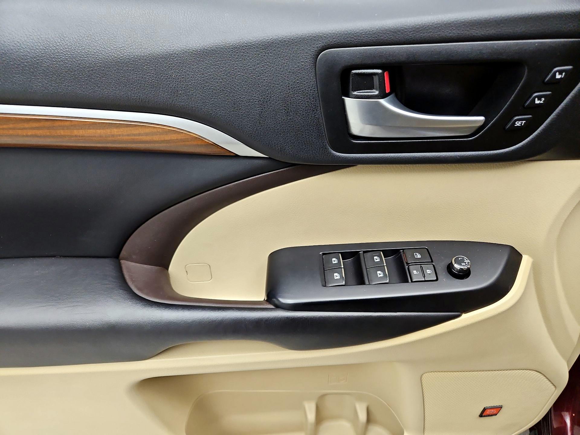 Thumbnail: 2018 Toyota Highlander - 12