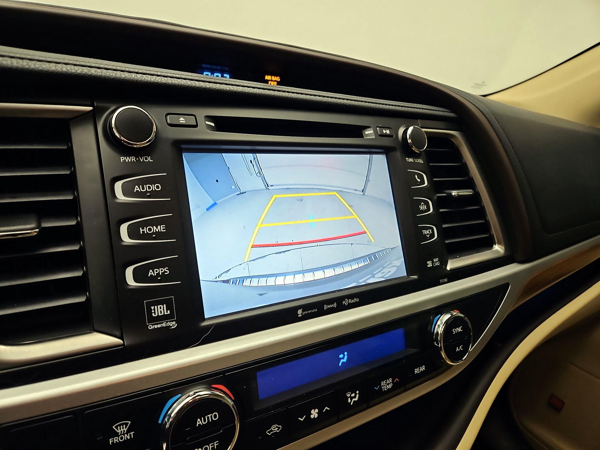 Thumbnail: 2018 Toyota Highlander - 15