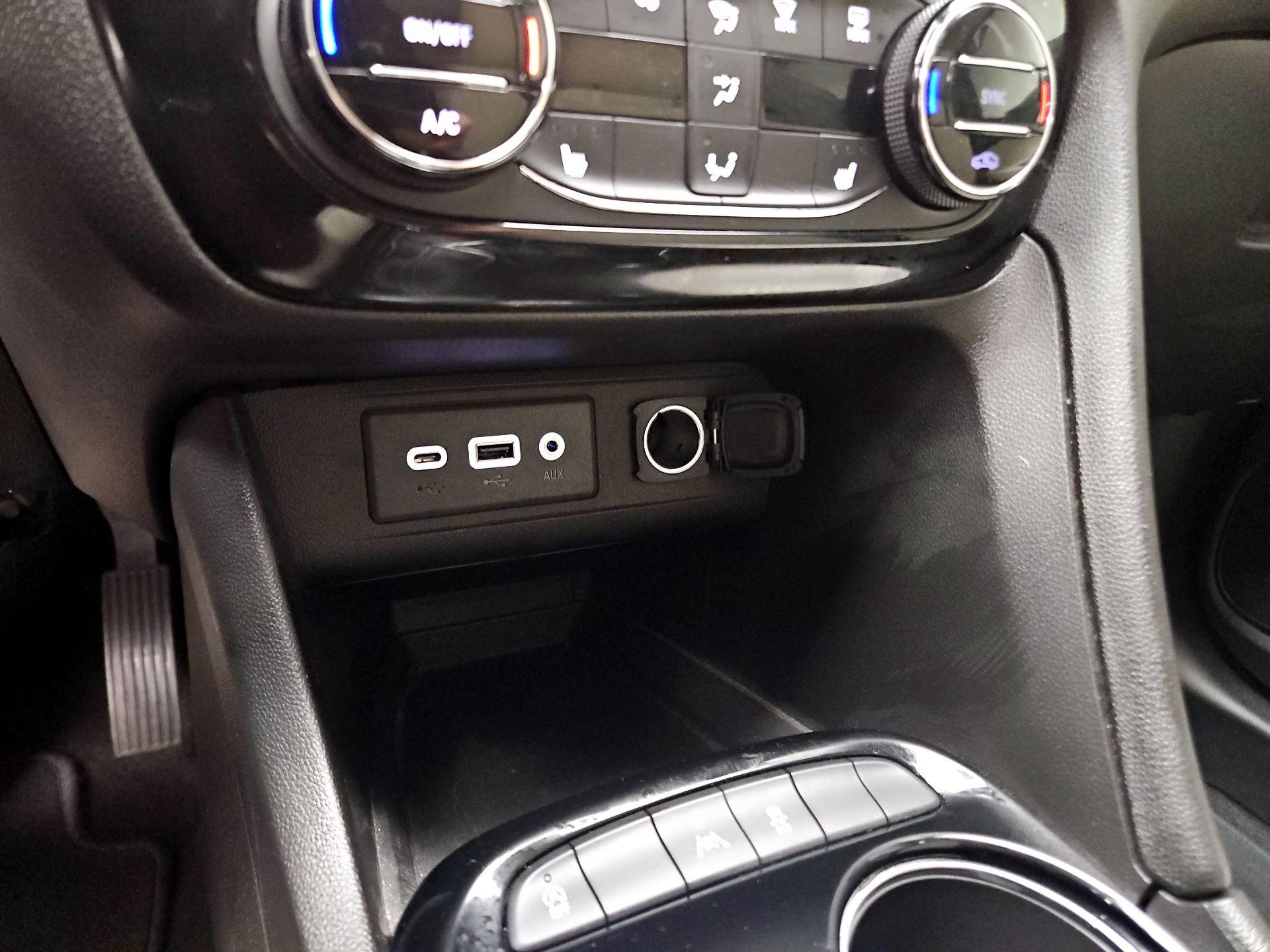 Thumbnail: 2020 Buick Encore GX - 16