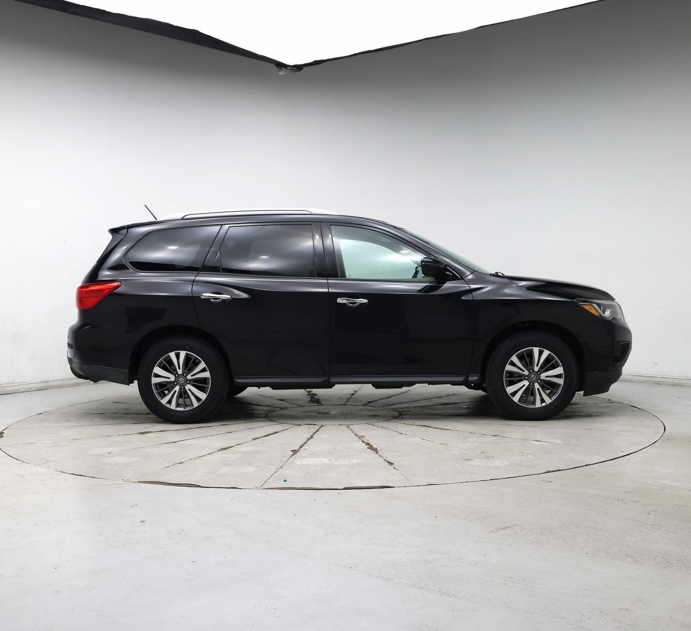 Thumbnail: 2017 Nissan Pathfinder - 7