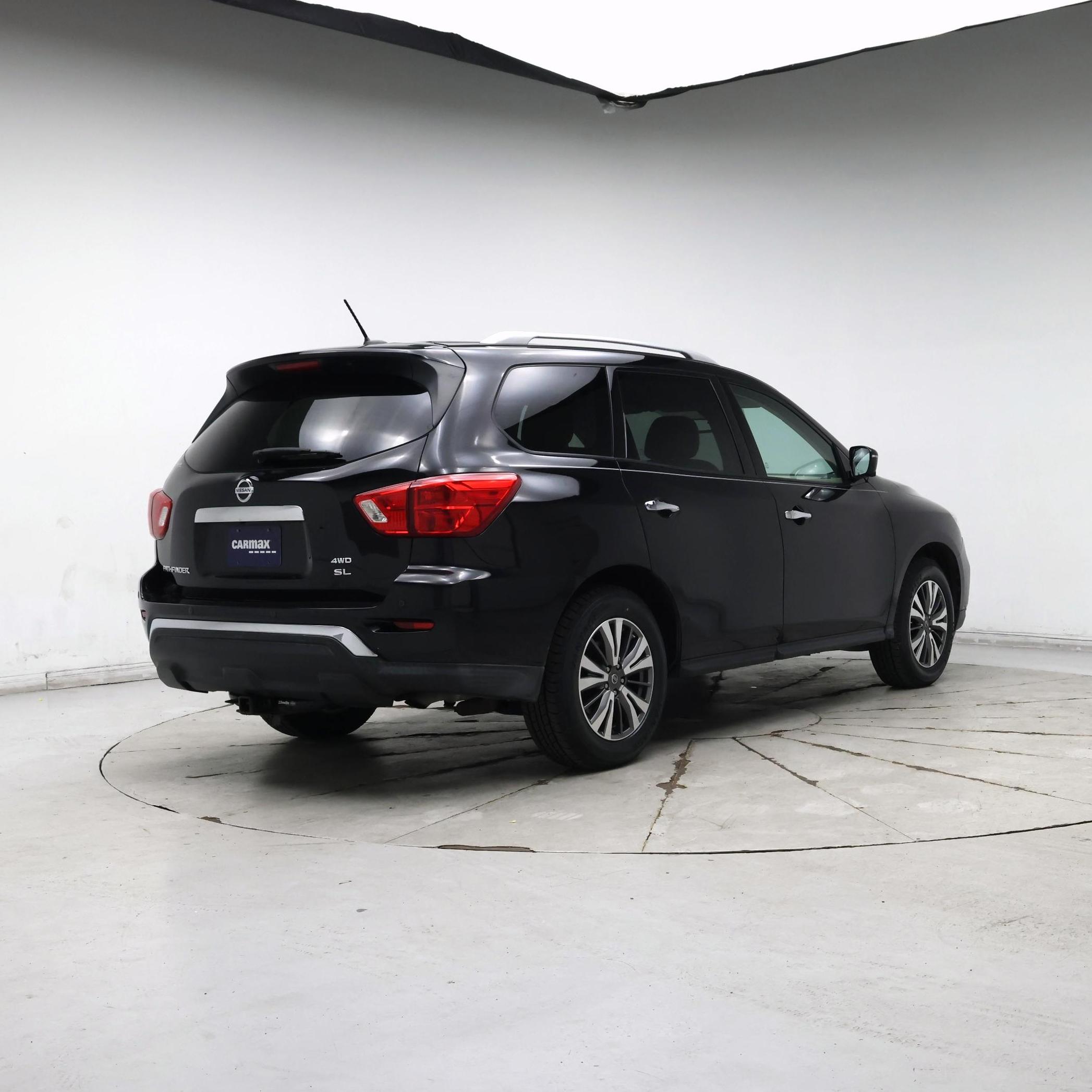 Thumbnail: 2017 Nissan Pathfinder - 8