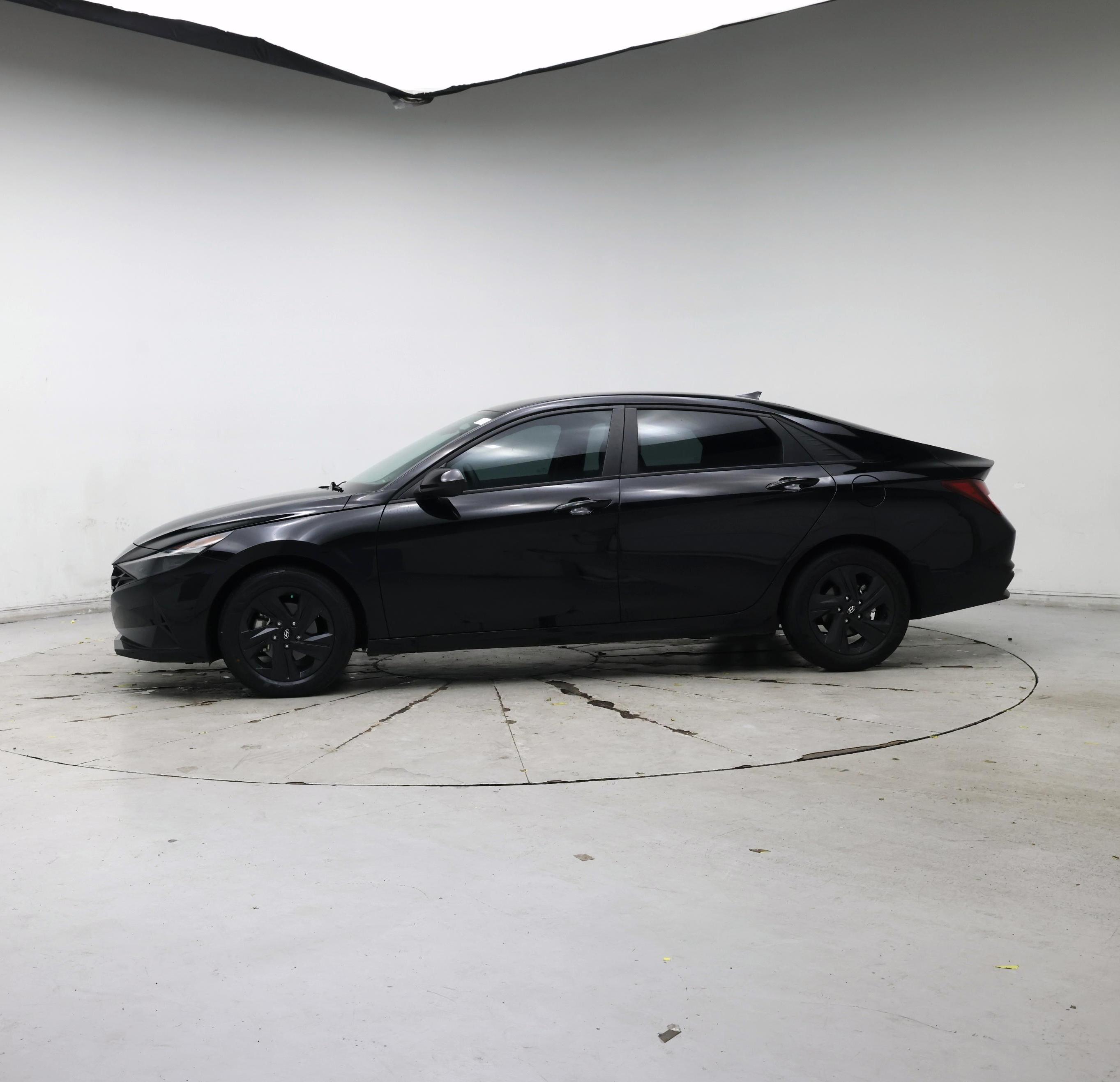 Thumbnail: 2023 Hyundai Elantra - 3