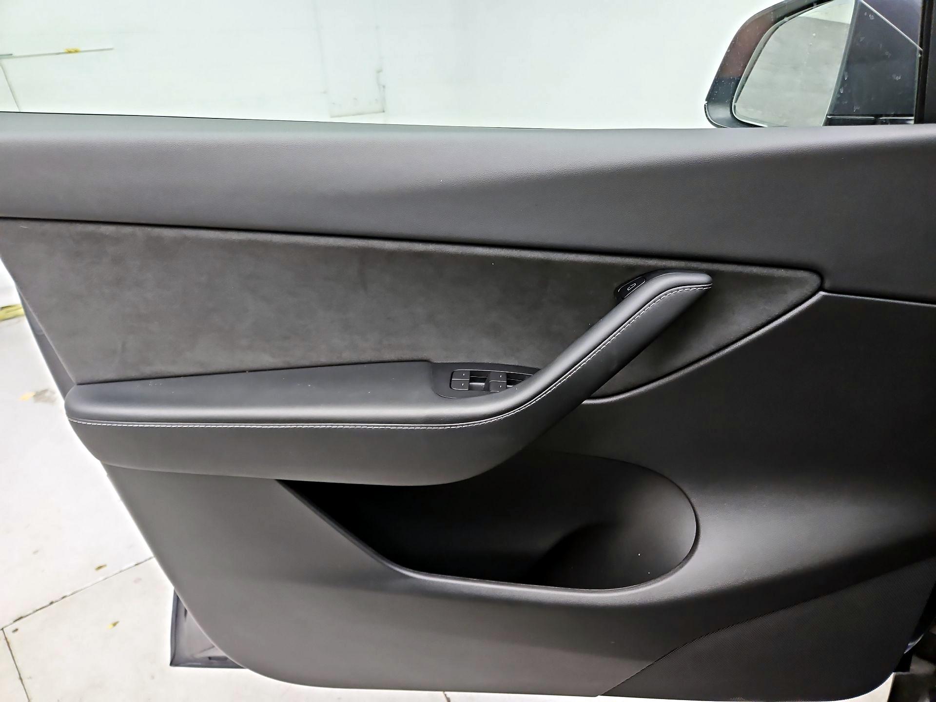 Thumbnail: 2022 Tesla Model Y - 12