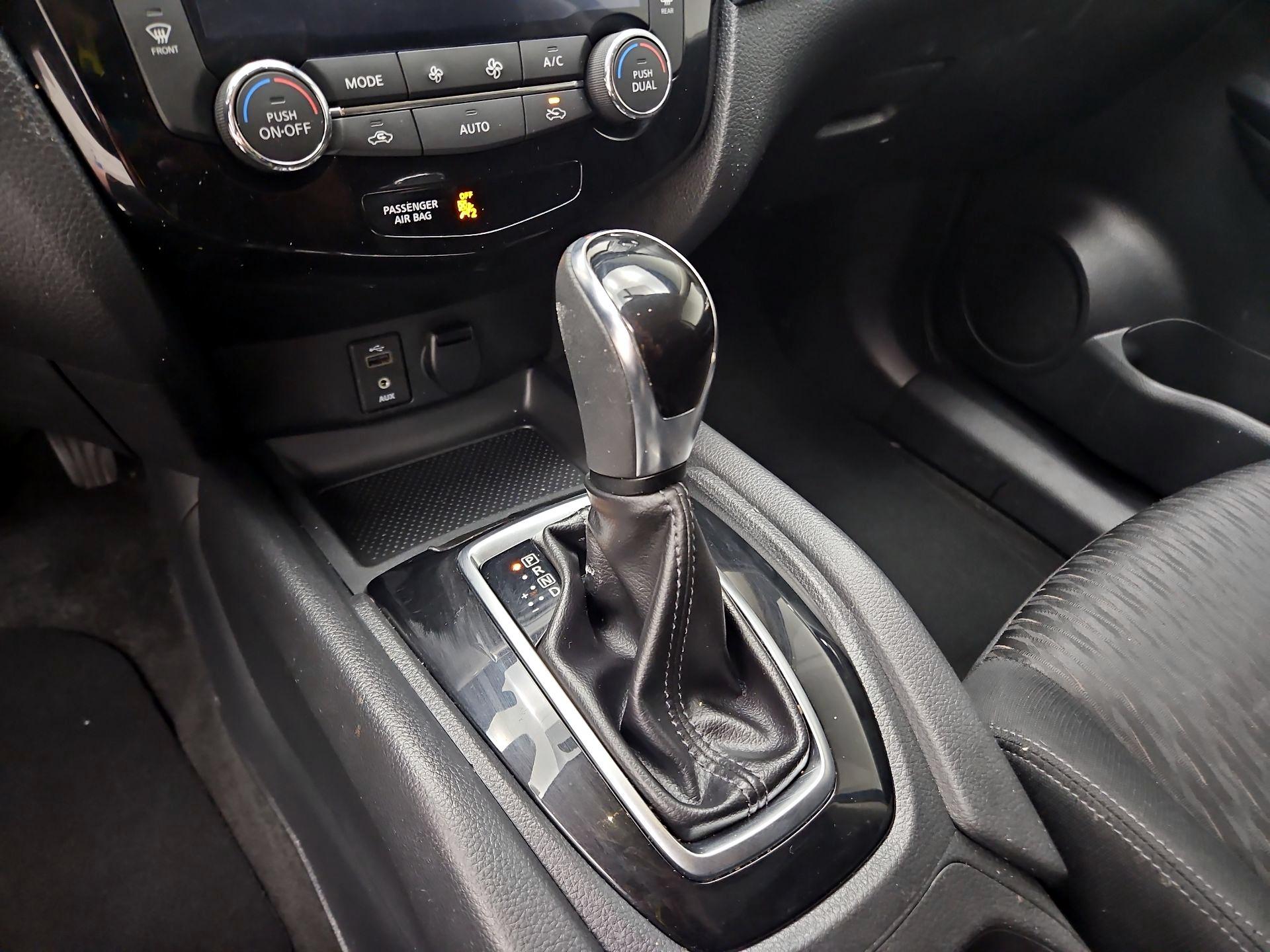 Thumbnail: 2017 Nissan Rogue - 18