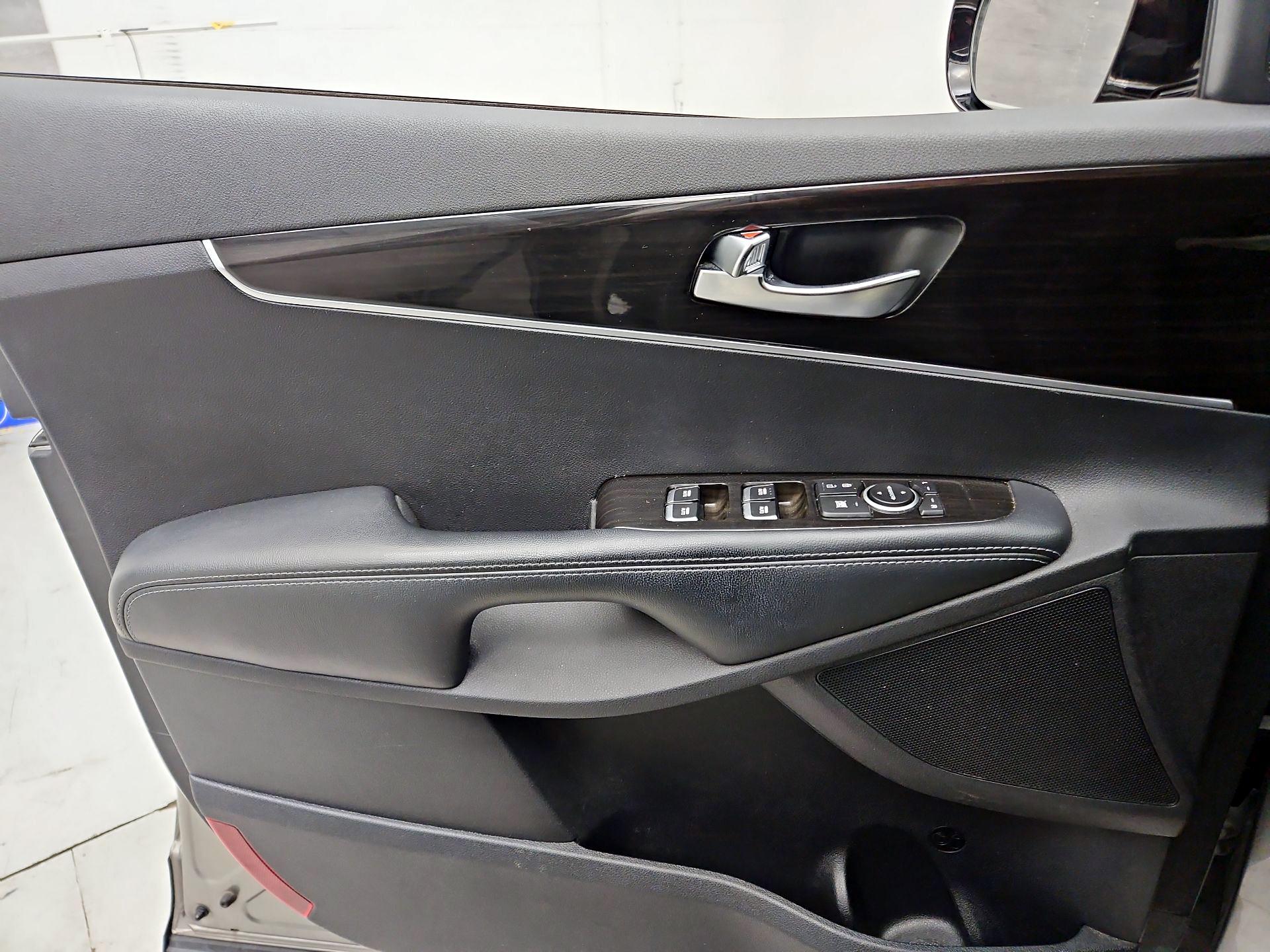 Thumbnail: 2019 Kia Sorento - 10