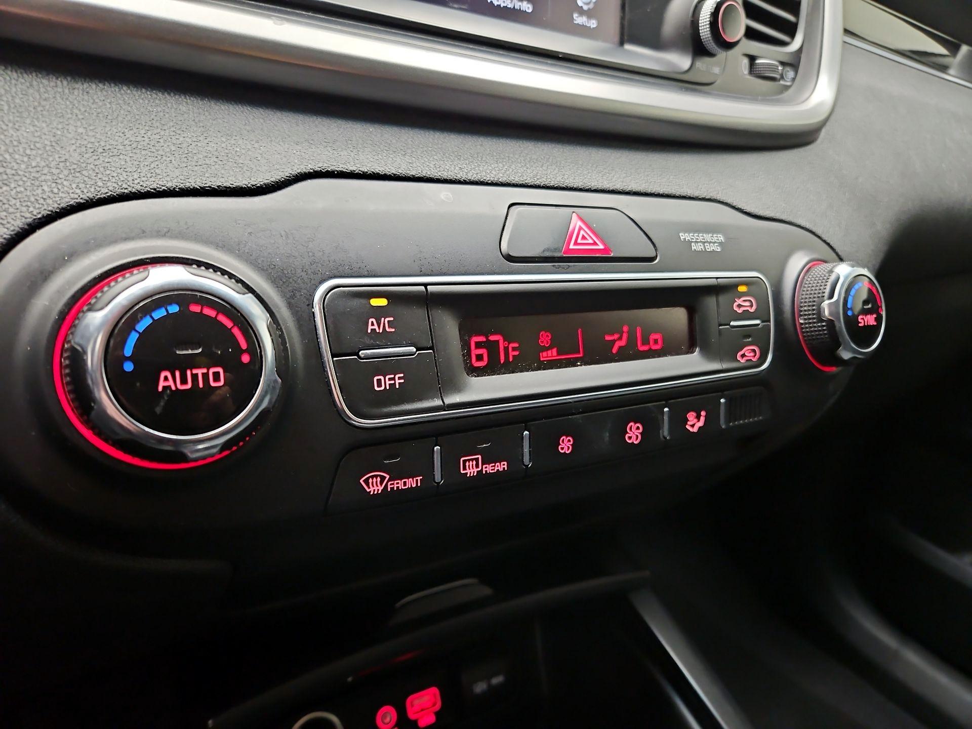Thumbnail: 2019 Kia Sorento - 14