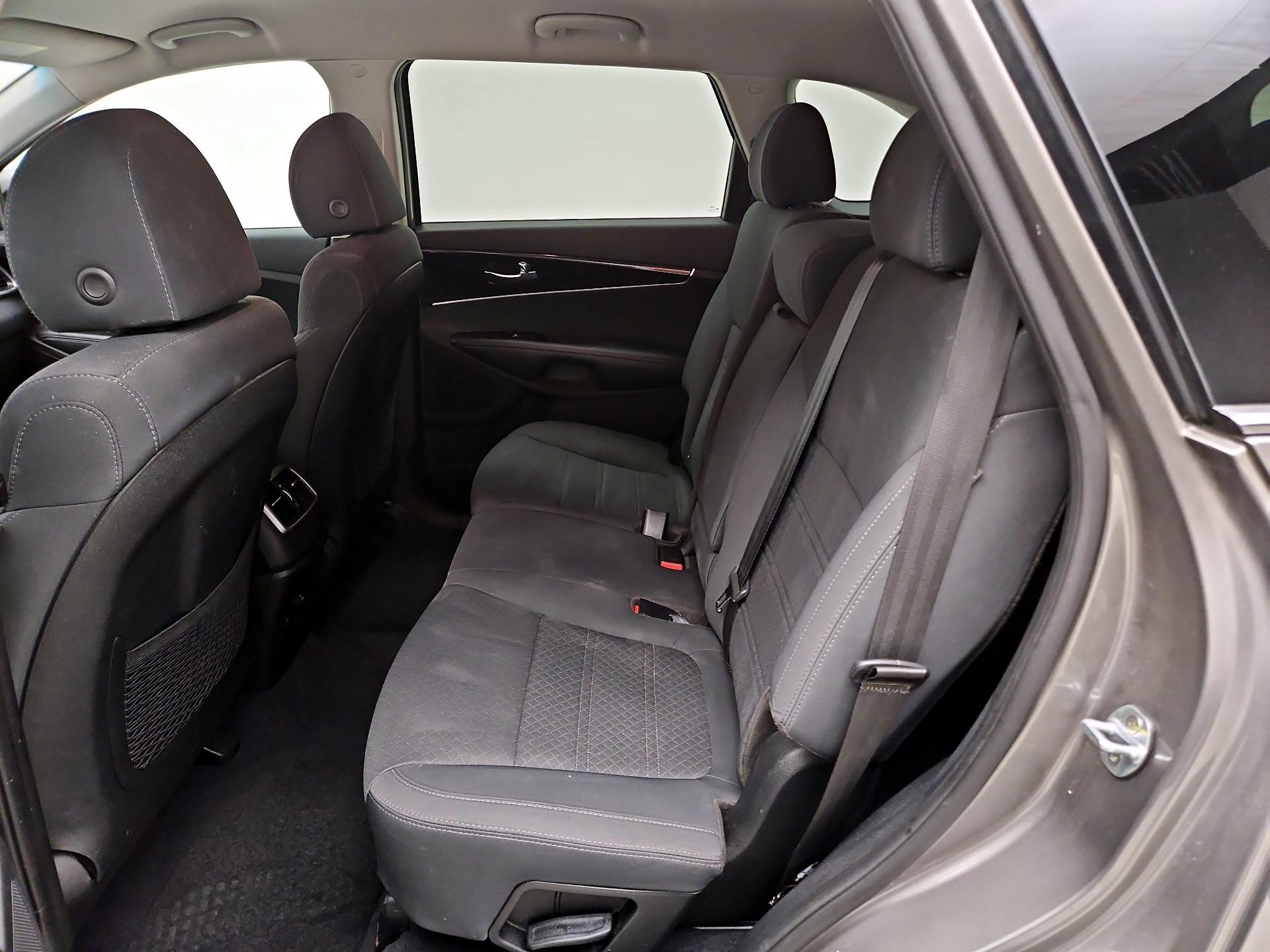Thumbnail: 2019 Kia Sorento - 17