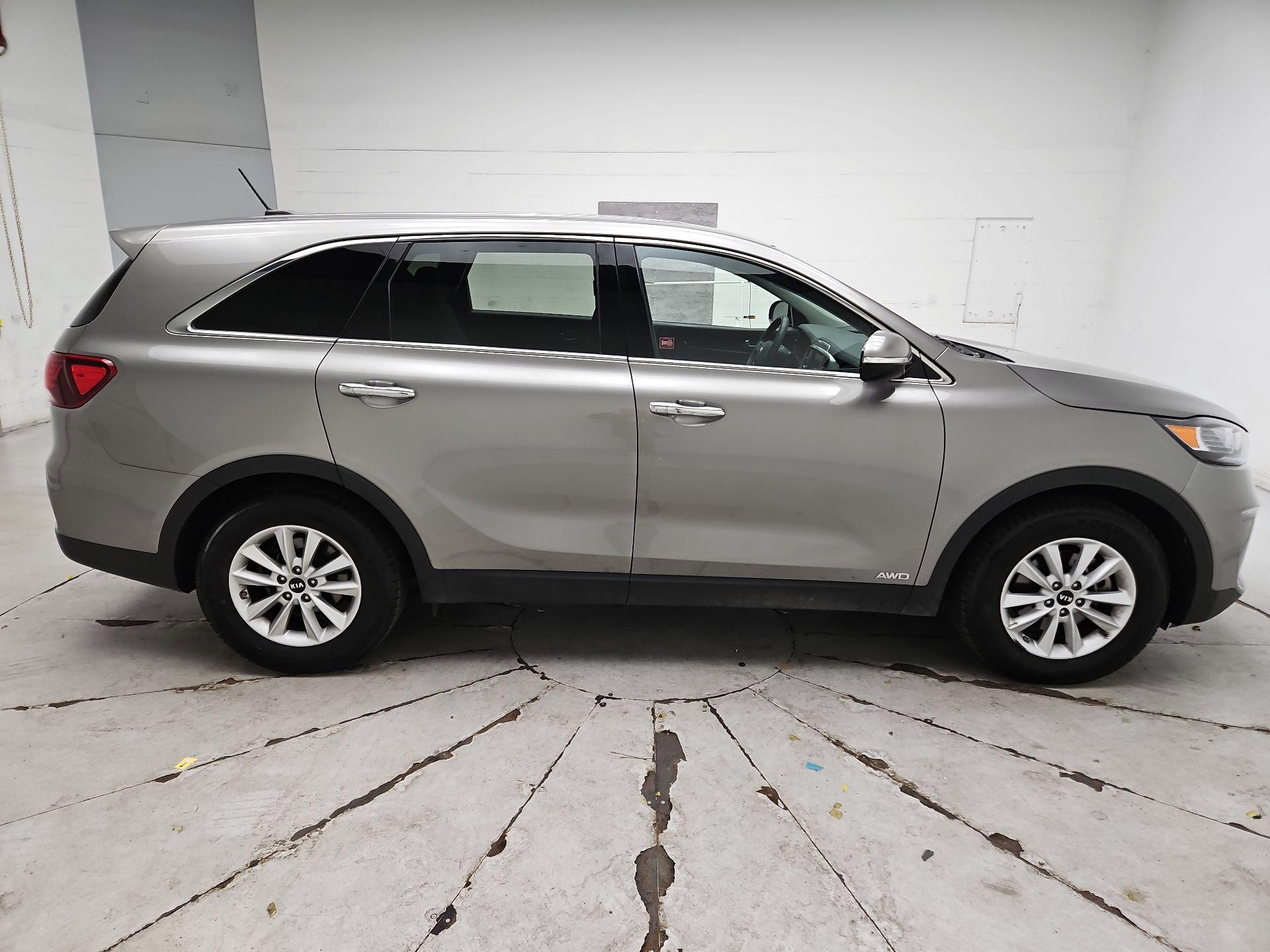 Thumbnail: 2019 Kia Sorento - 4