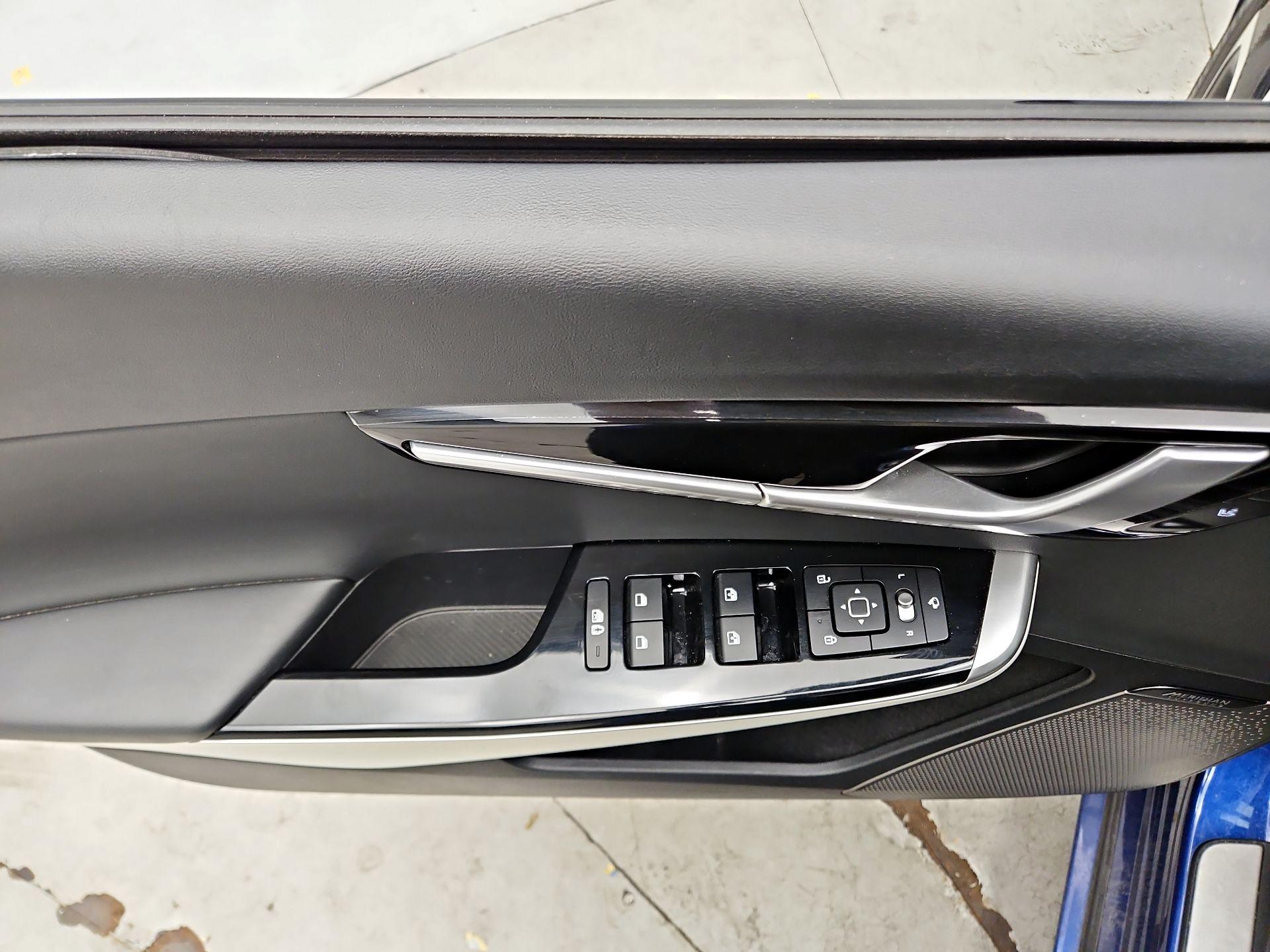 Thumbnail: 2023 Kia EV6 - 10