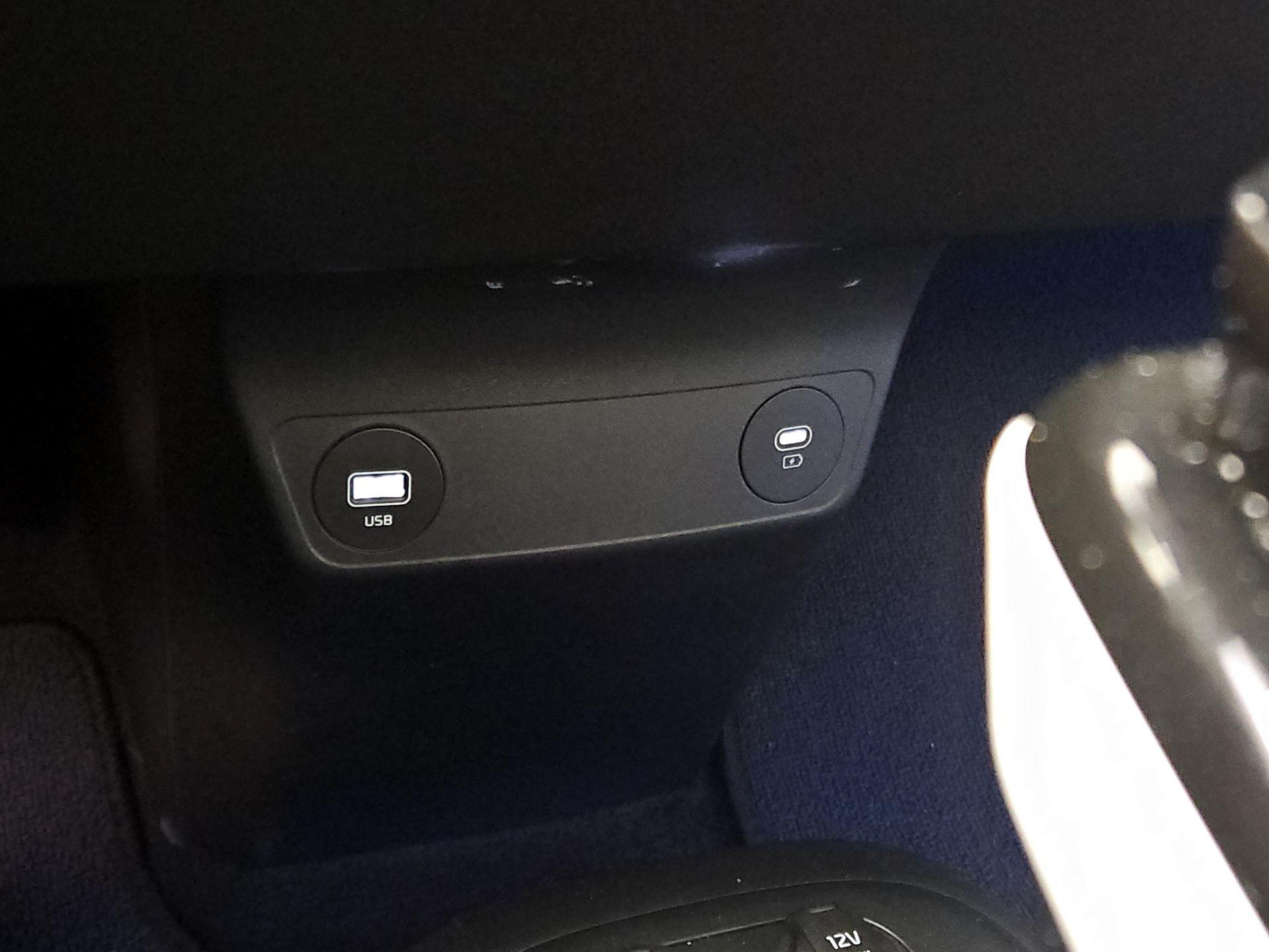 Thumbnail: 2023 Kia EV6 - 17