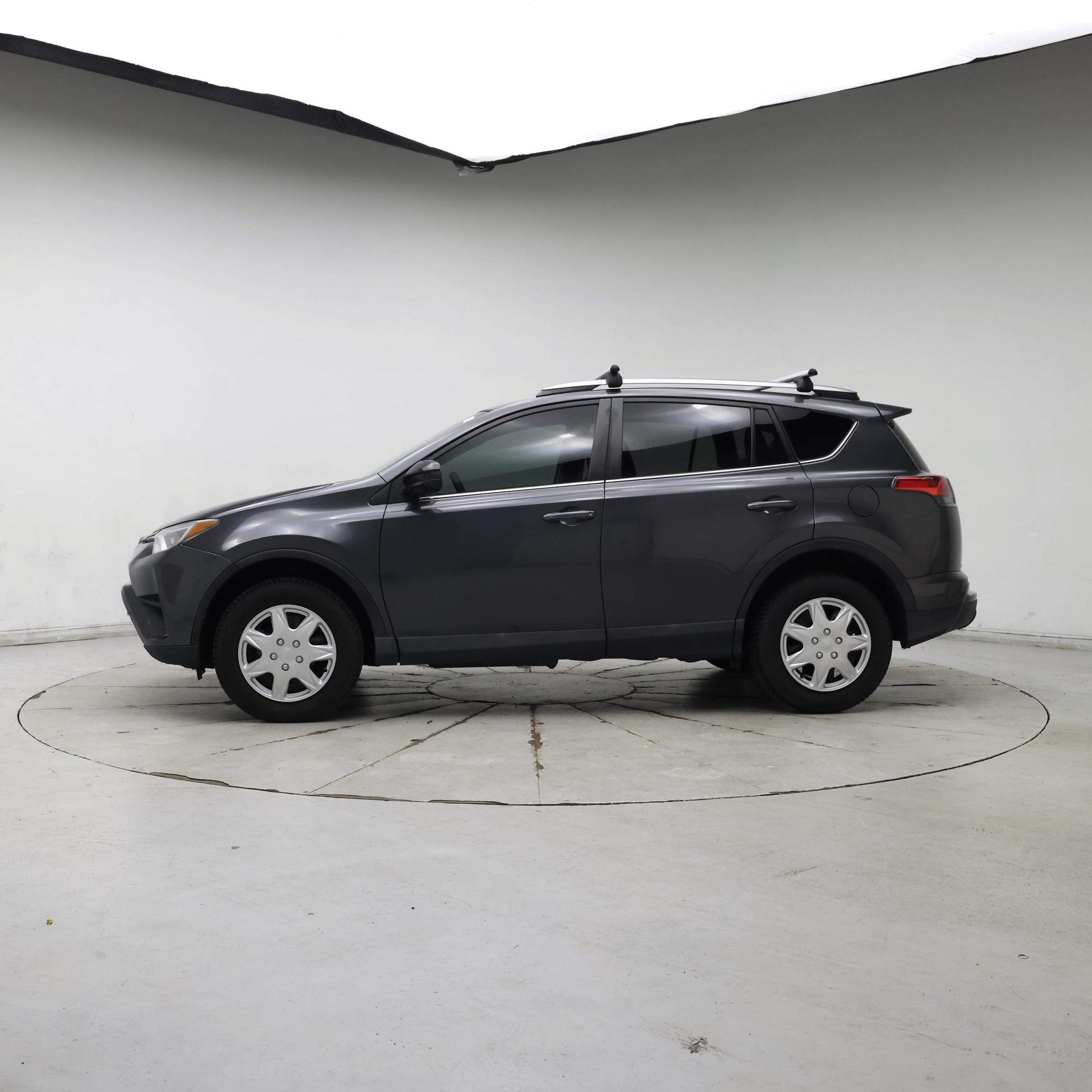 Thumbnail: 2018 Toyota RAV4 - 3