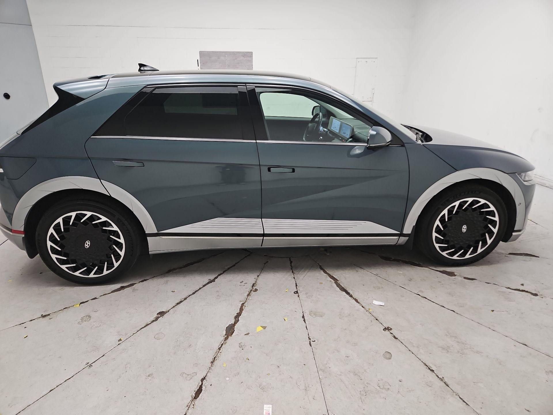 Thumbnail: 2023 Hyundai Ioniq 5 - 4