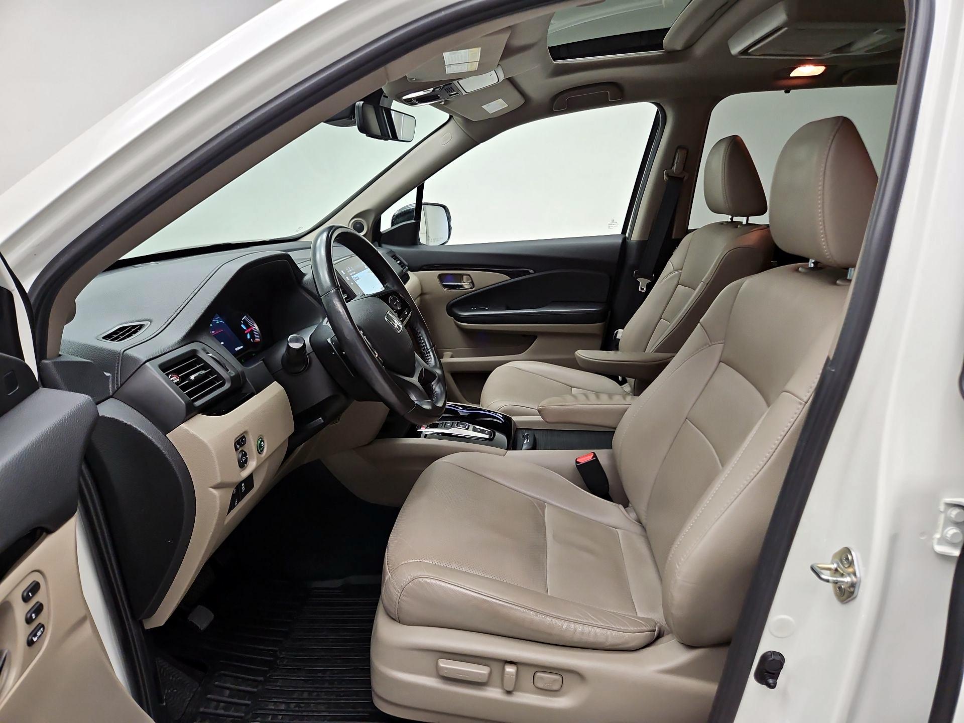 Thumbnail: 2019 Honda Pilot - 9