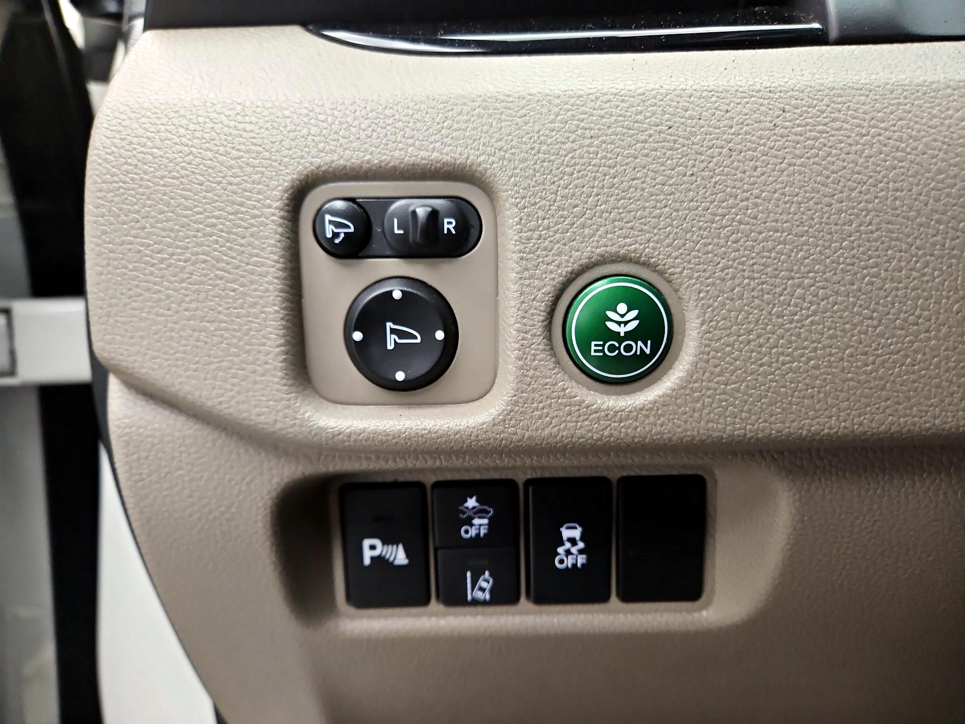 Thumbnail: 2019 Honda Pilot - 11