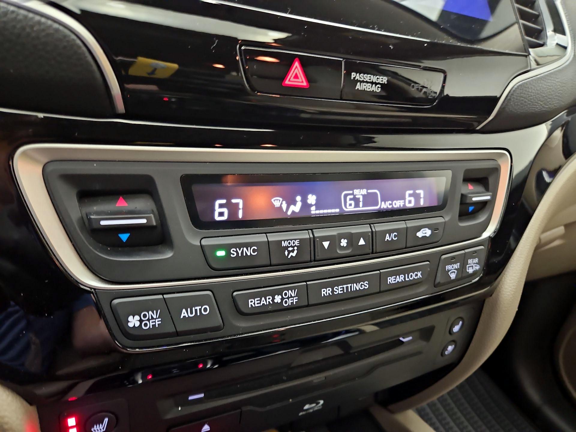 Thumbnail: 2019 Honda Pilot - 15