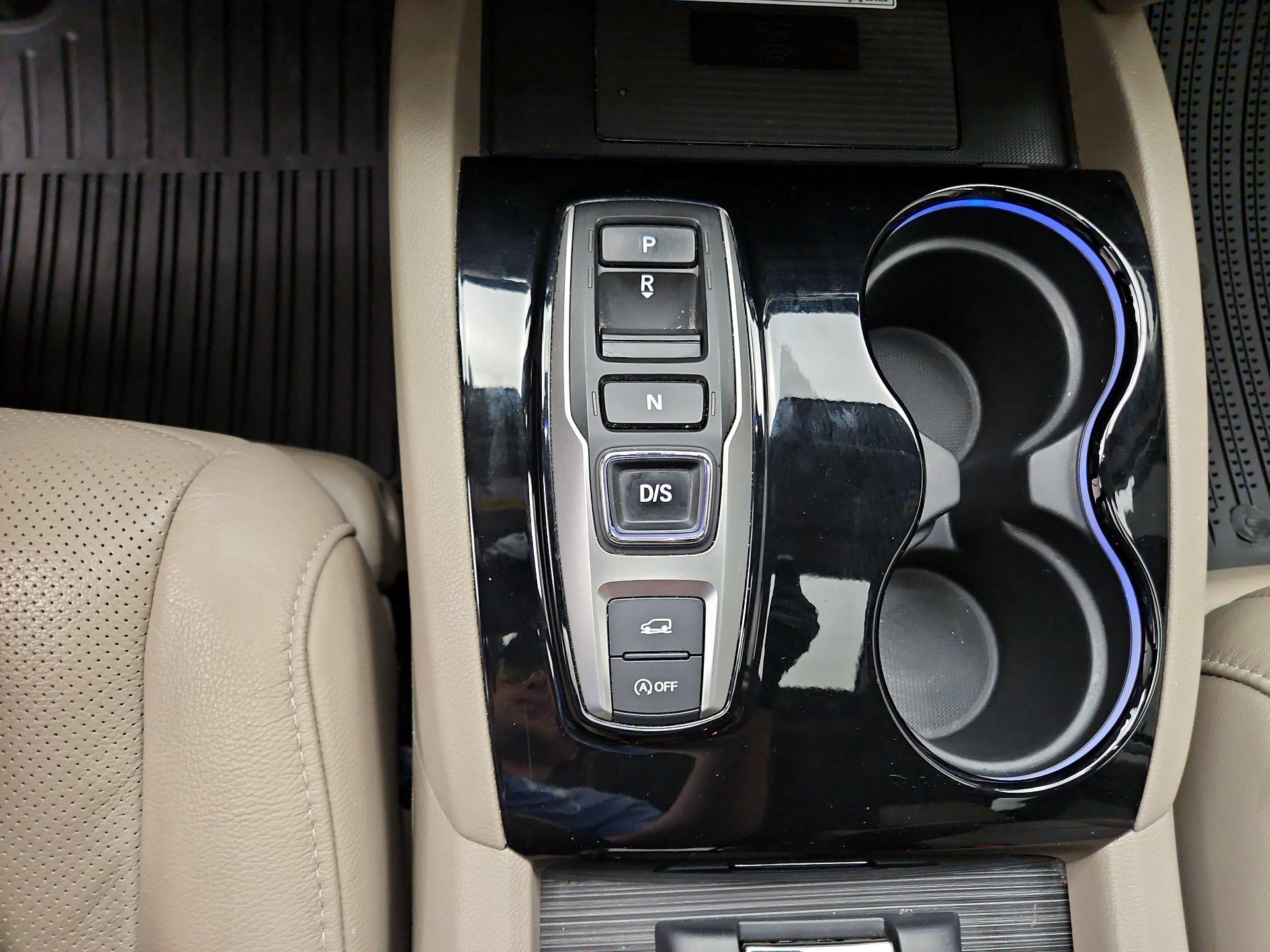 Thumbnail: 2019 Honda Pilot - 16