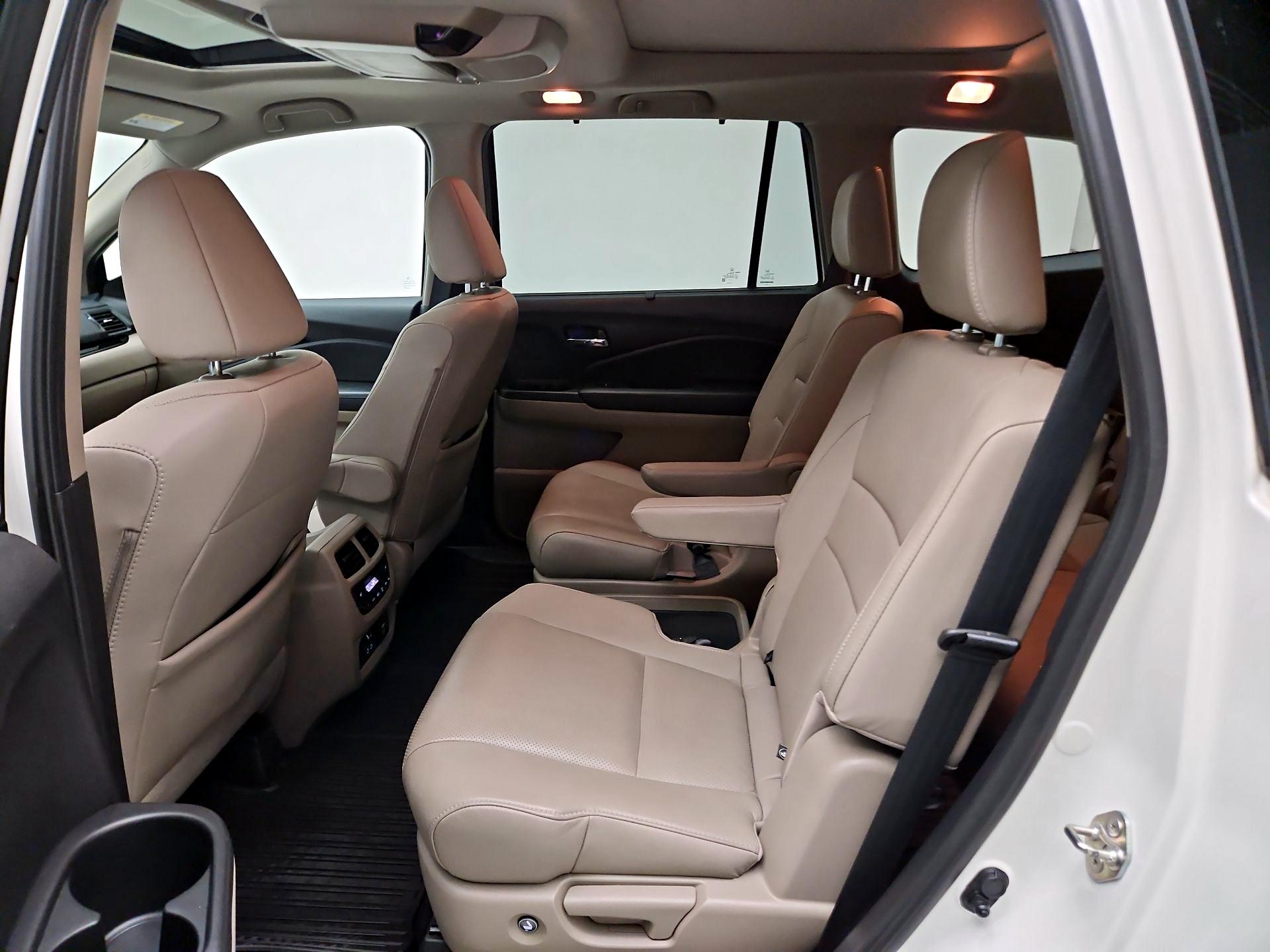 Thumbnail: 2019 Honda Pilot - 19