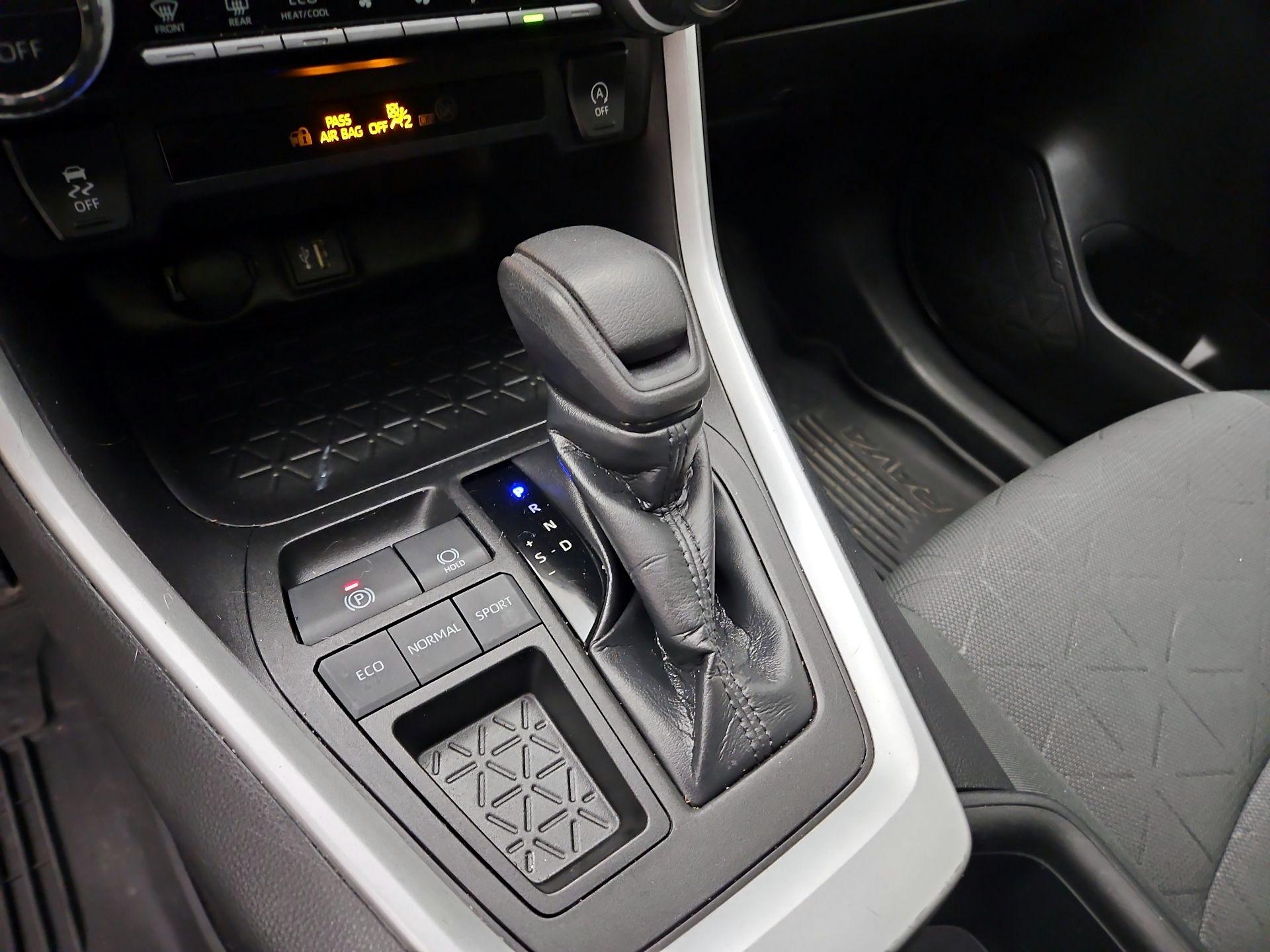 Thumbnail: 2023 Toyota RAV4 - 17