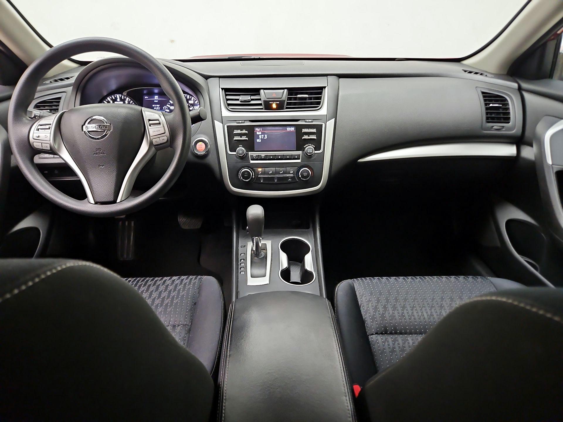 Thumbnail: 2016 Nissan Altima - 9