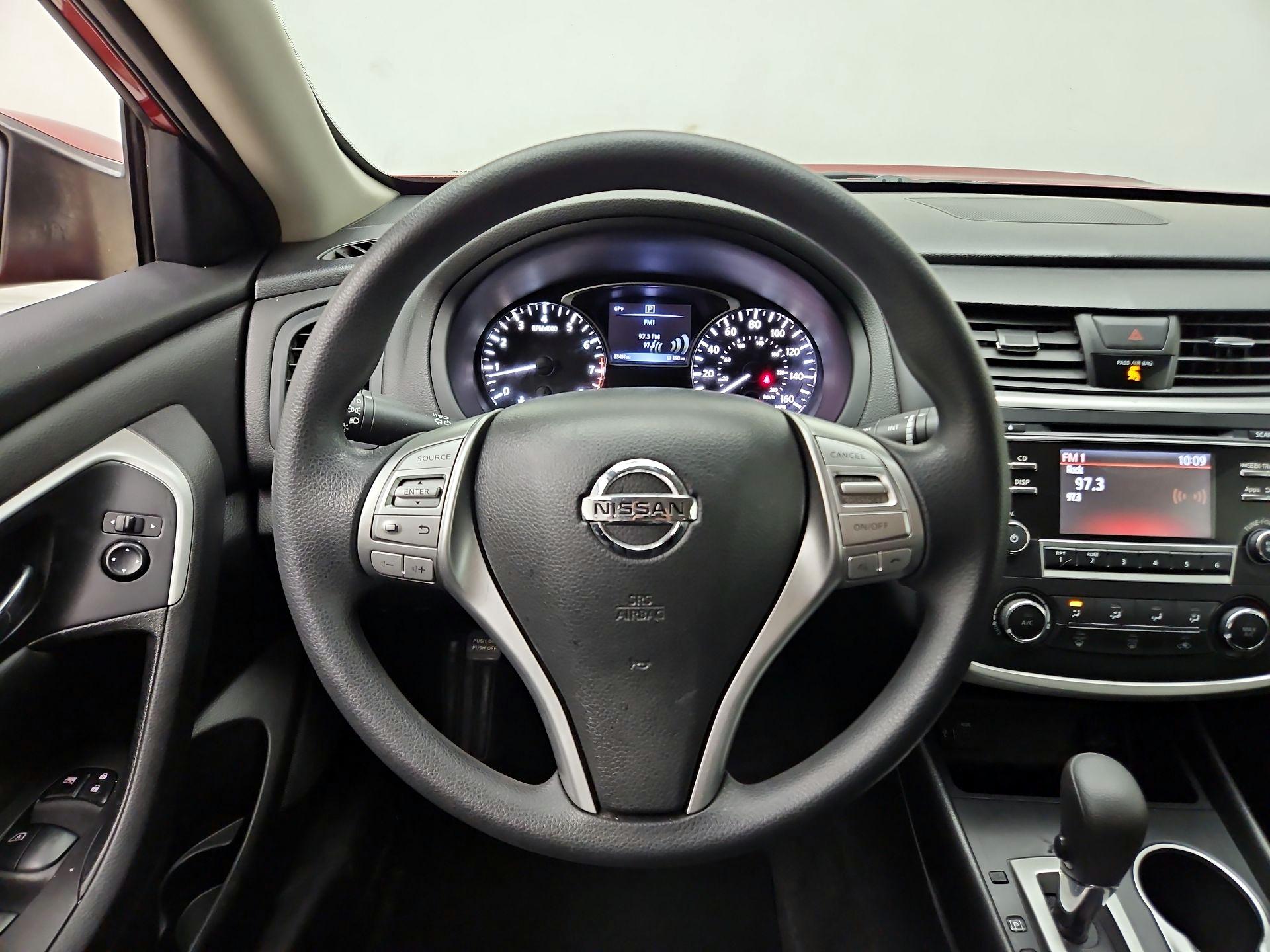 Thumbnail: 2016 Nissan Altima - 10