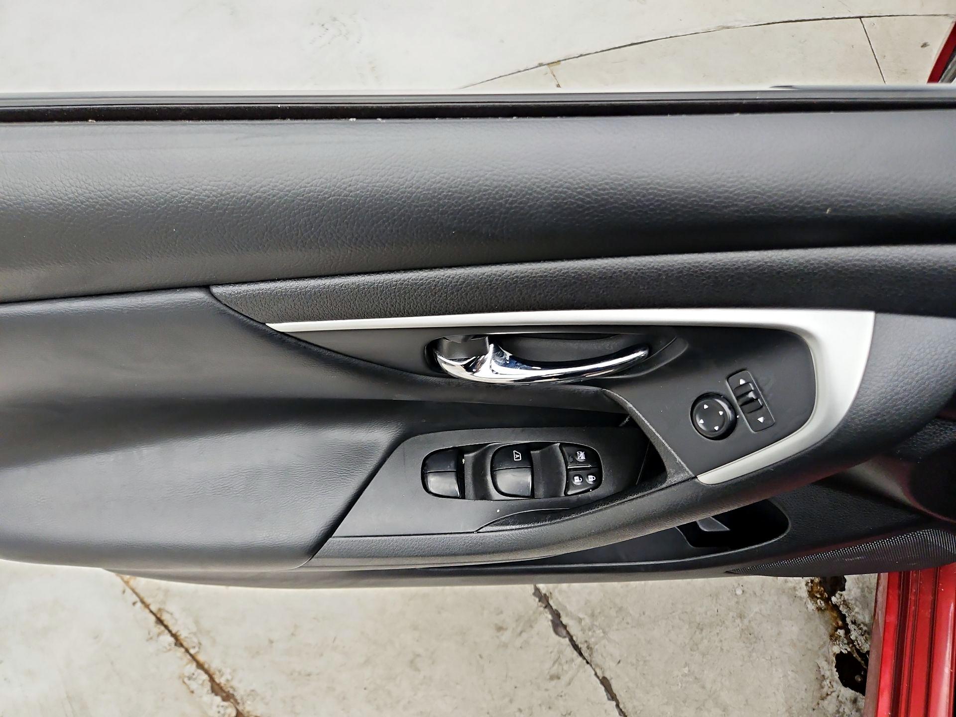Thumbnail: 2016 Nissan Altima - 12