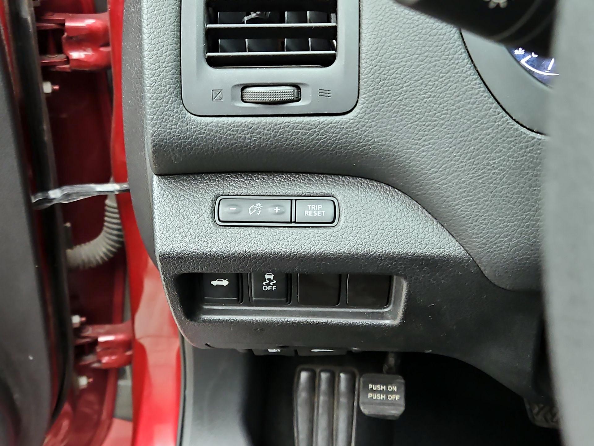 Thumbnail: 2016 Nissan Altima - 13
