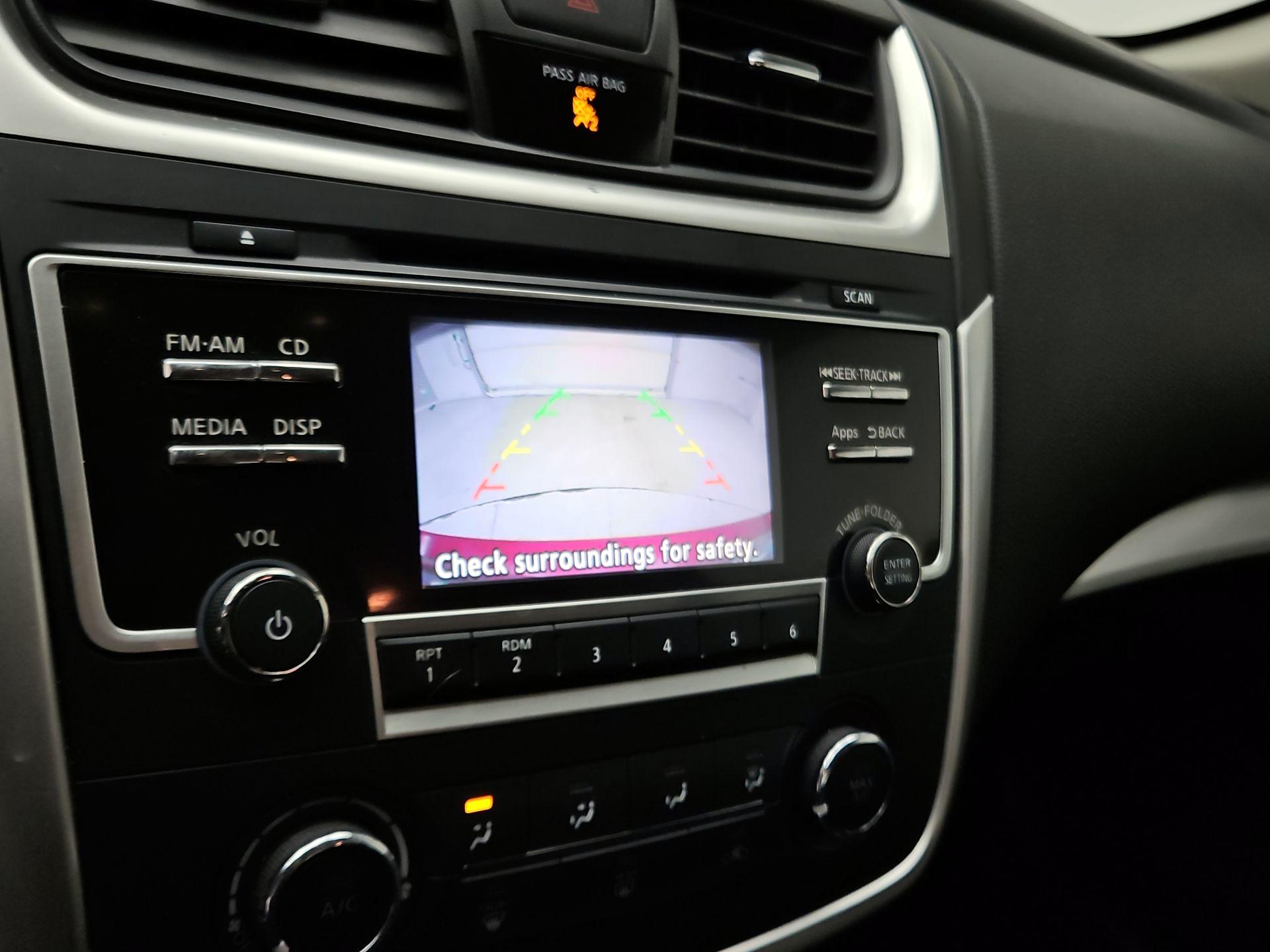 Thumbnail: 2016 Nissan Altima - 14
