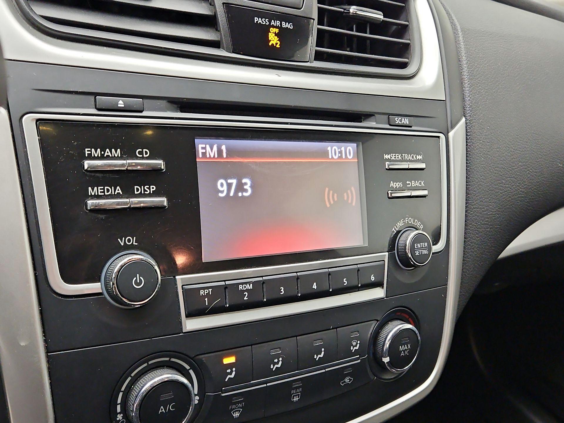 Thumbnail: 2016 Nissan Altima - 15