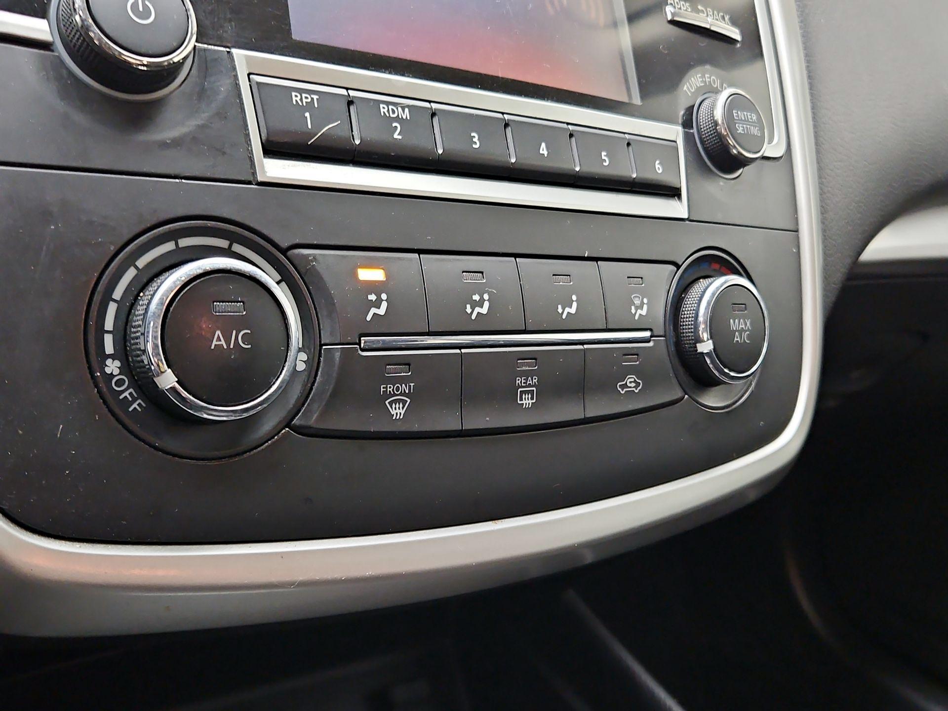 Thumbnail: 2016 Nissan Altima - 16