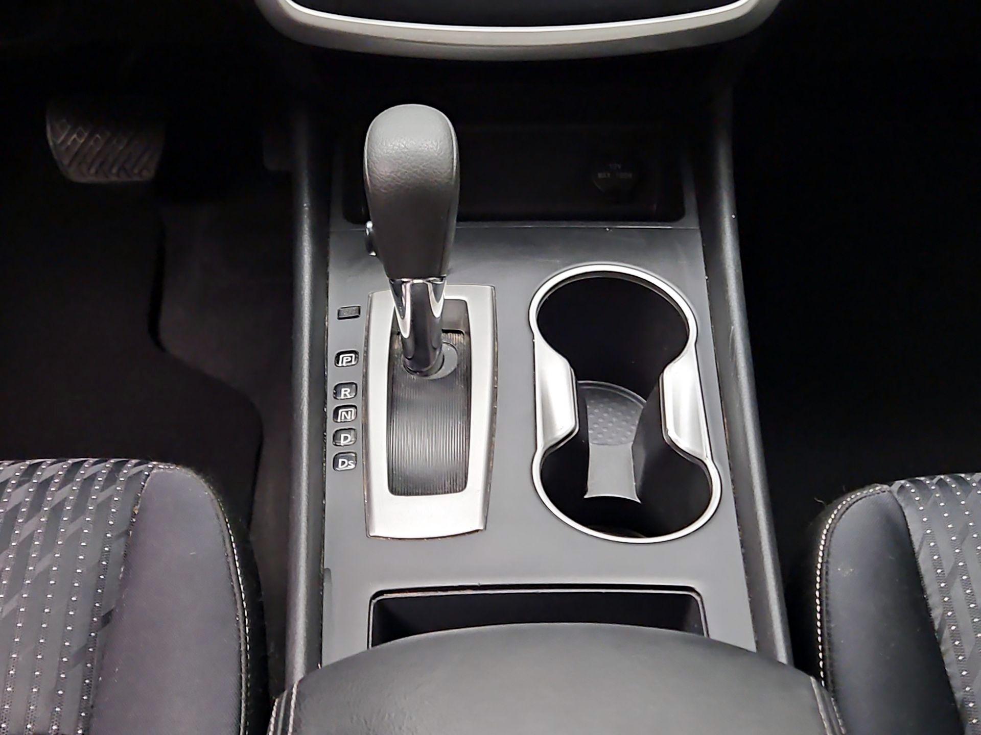Thumbnail: 2016 Nissan Altima - 17