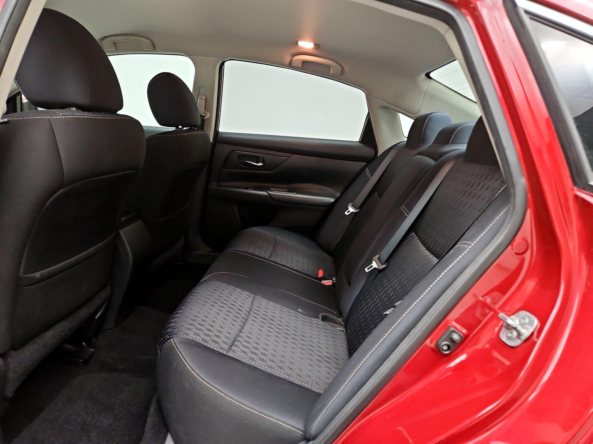 Thumbnail: 2016 Nissan Altima - 19