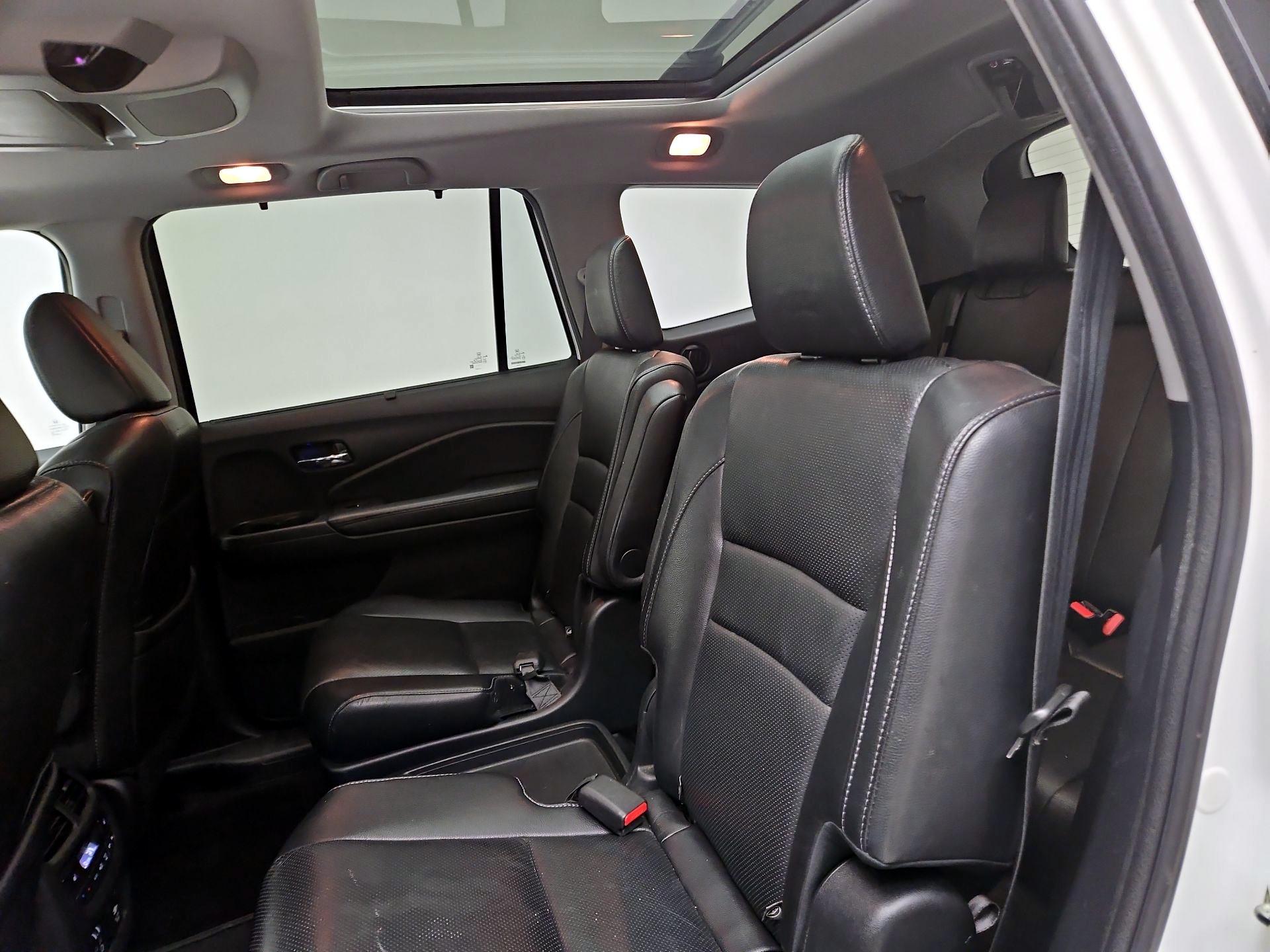 Thumbnail: 2019 Honda Pilot - 19