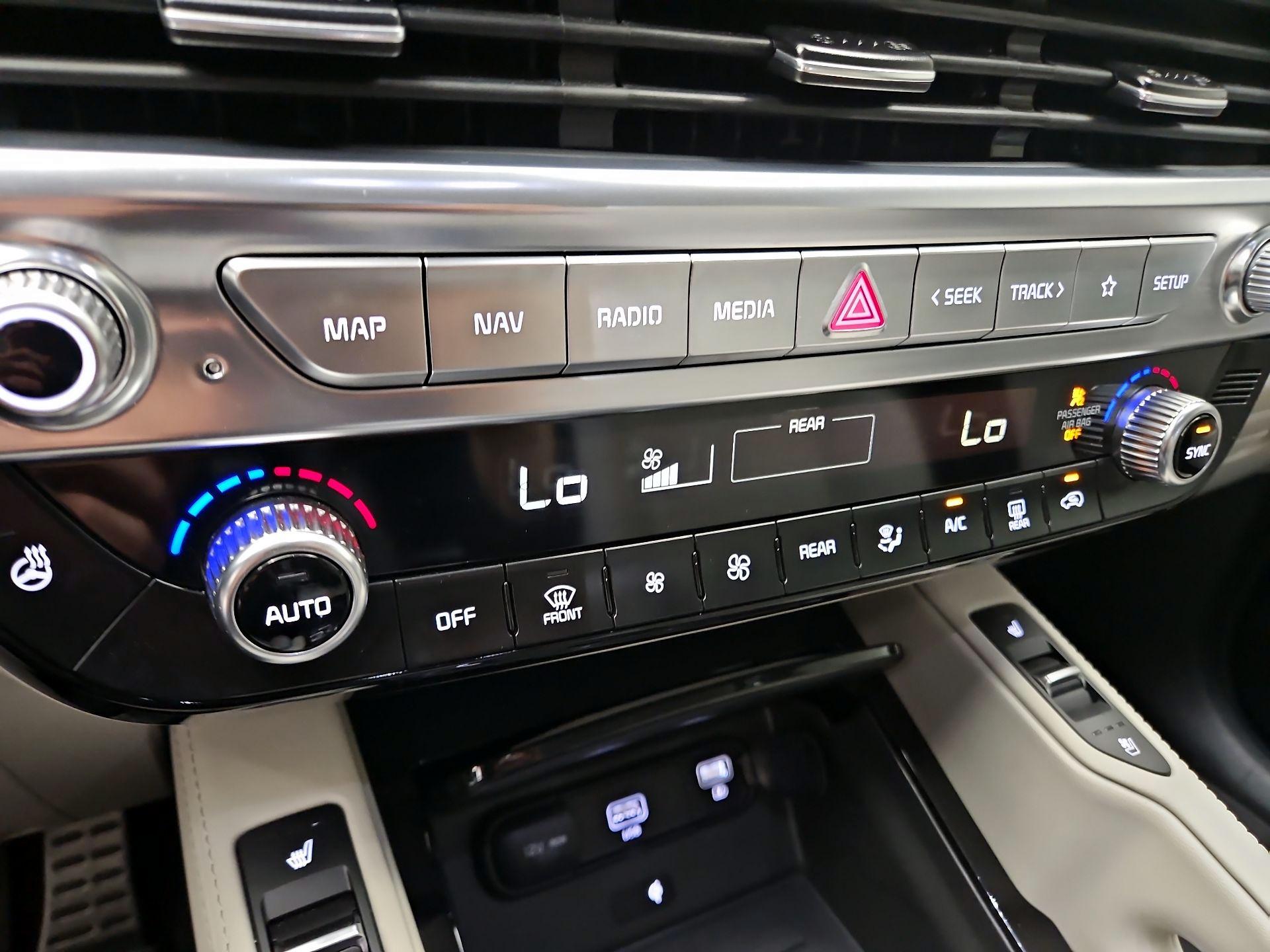 Thumbnail: 2022 Kia Telluride - 17