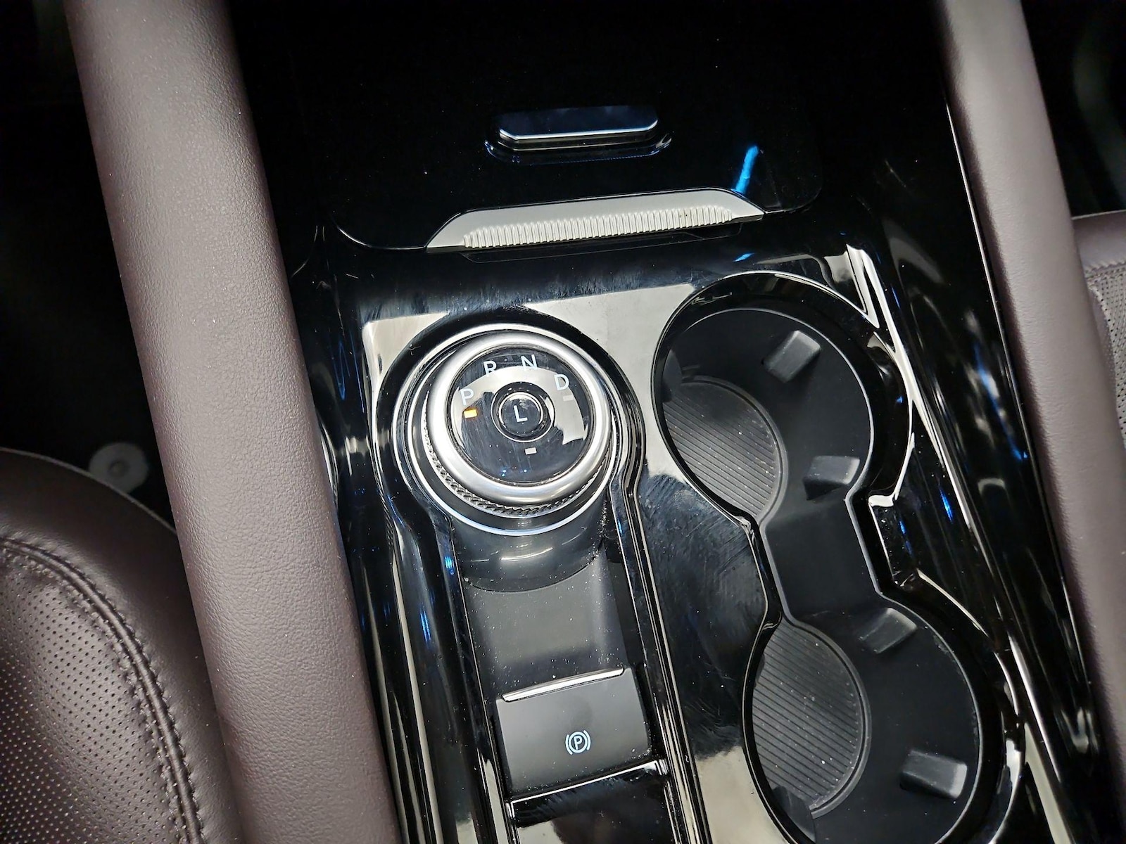 2025 Ford Explorer Platinum - Photo 18