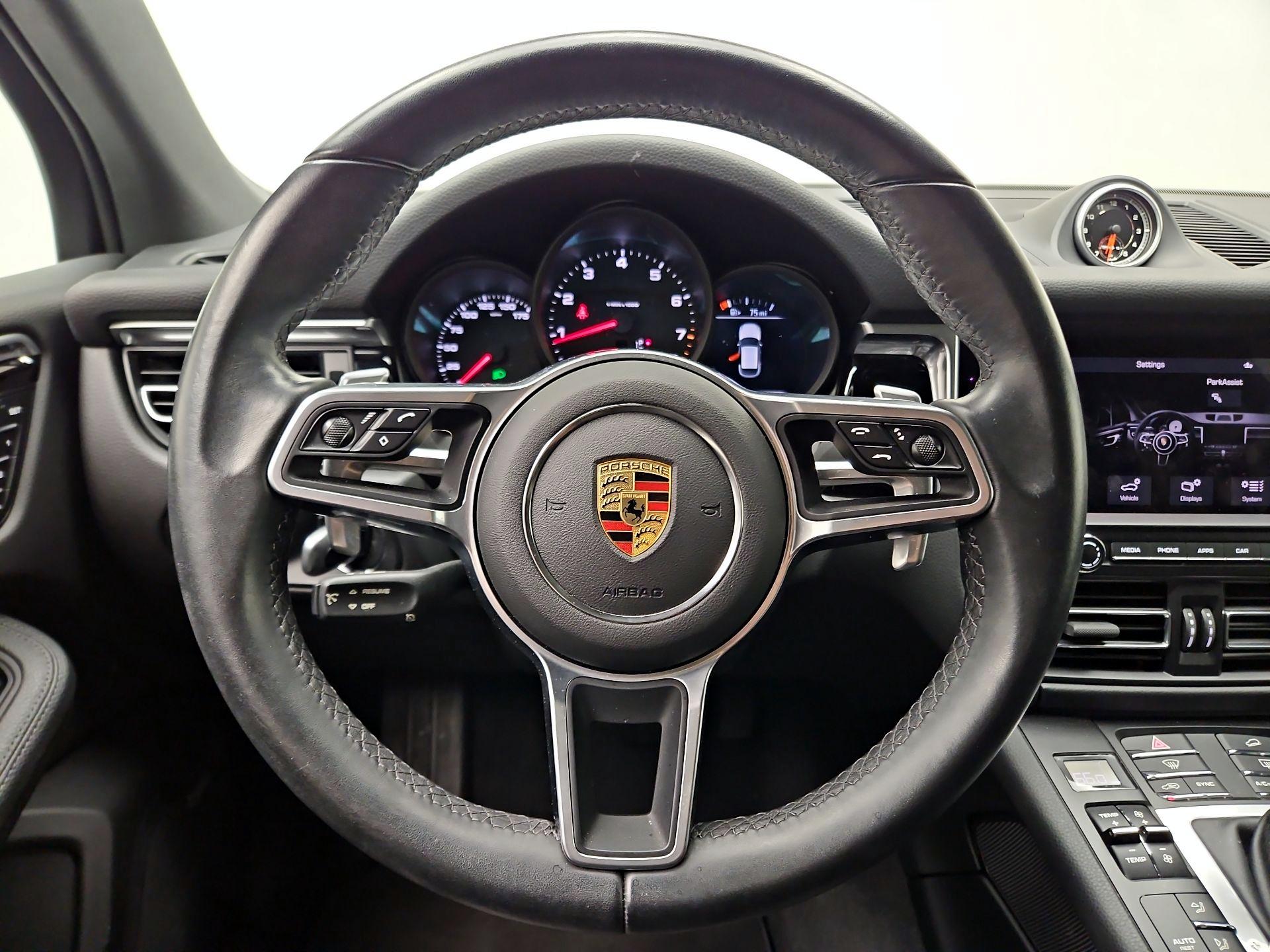 Thumbnail: 2021 Porsche Macan - 10