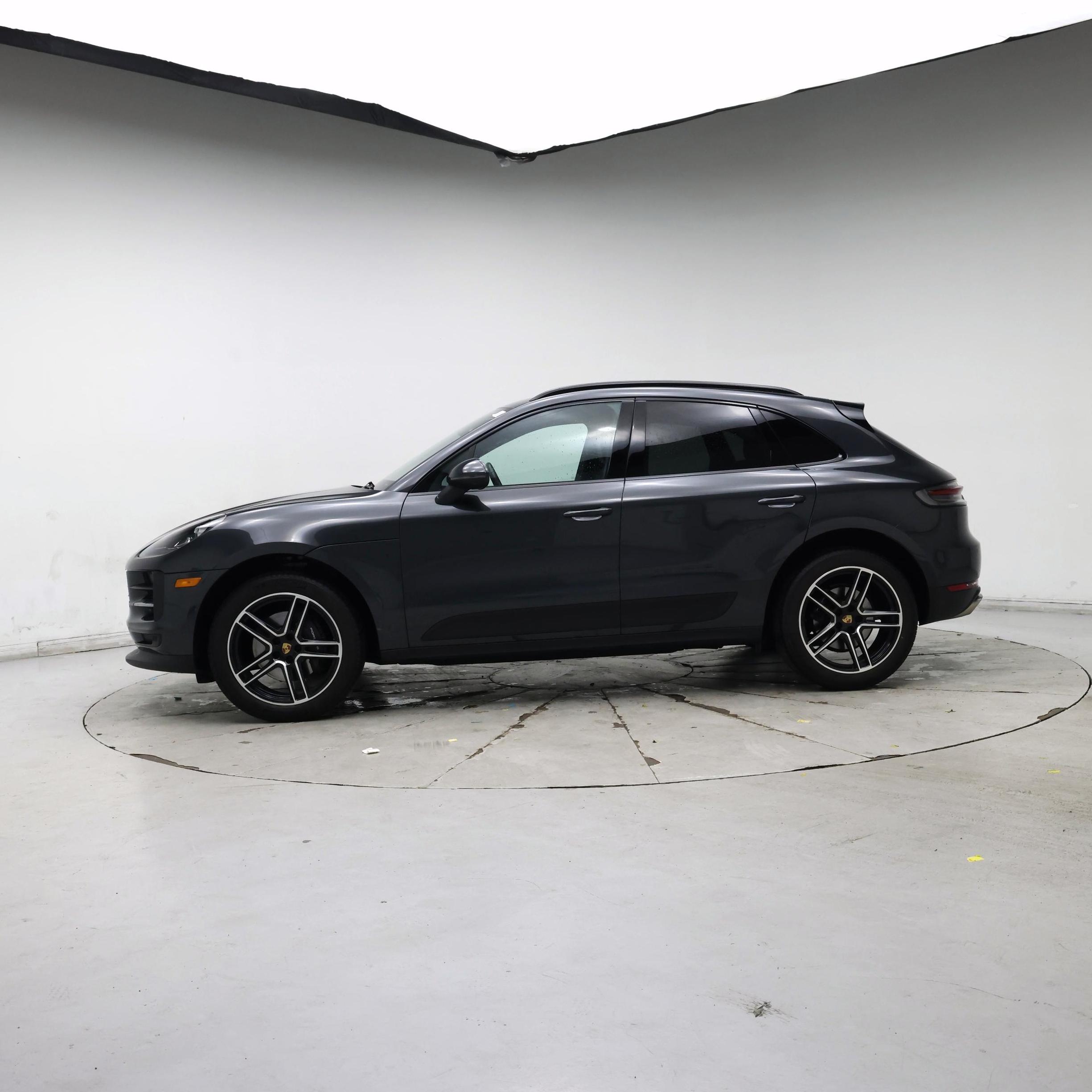 Thumbnail: 2021 Porsche Macan - 3