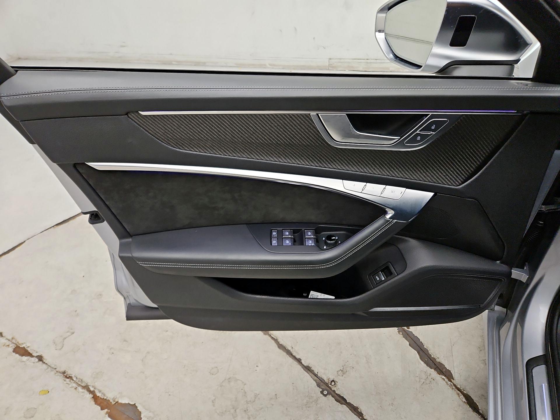 Thumbnail: 2021 Audi S6 - 12