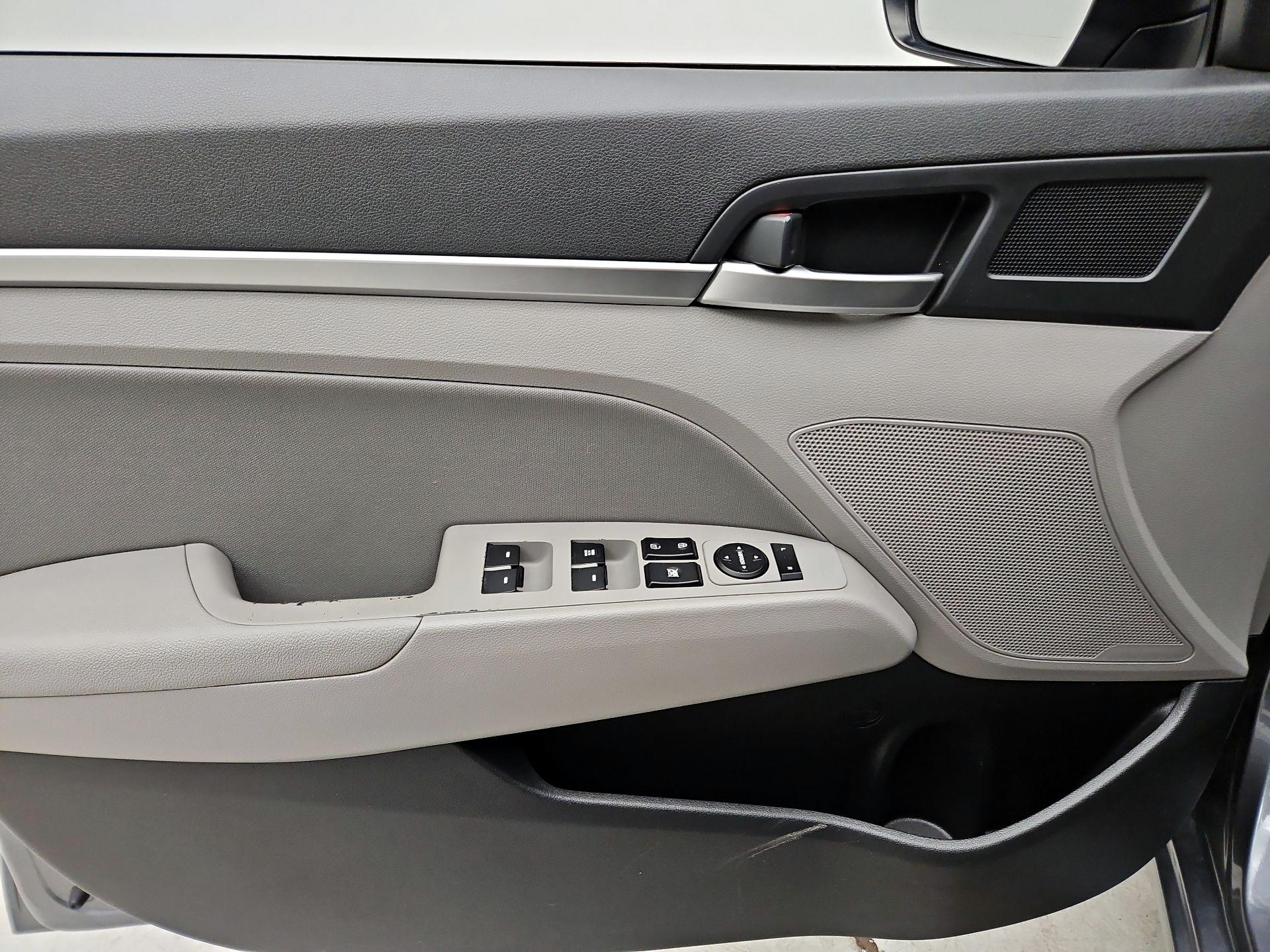 Thumbnail: 2019 Hyundai Elantra - 12