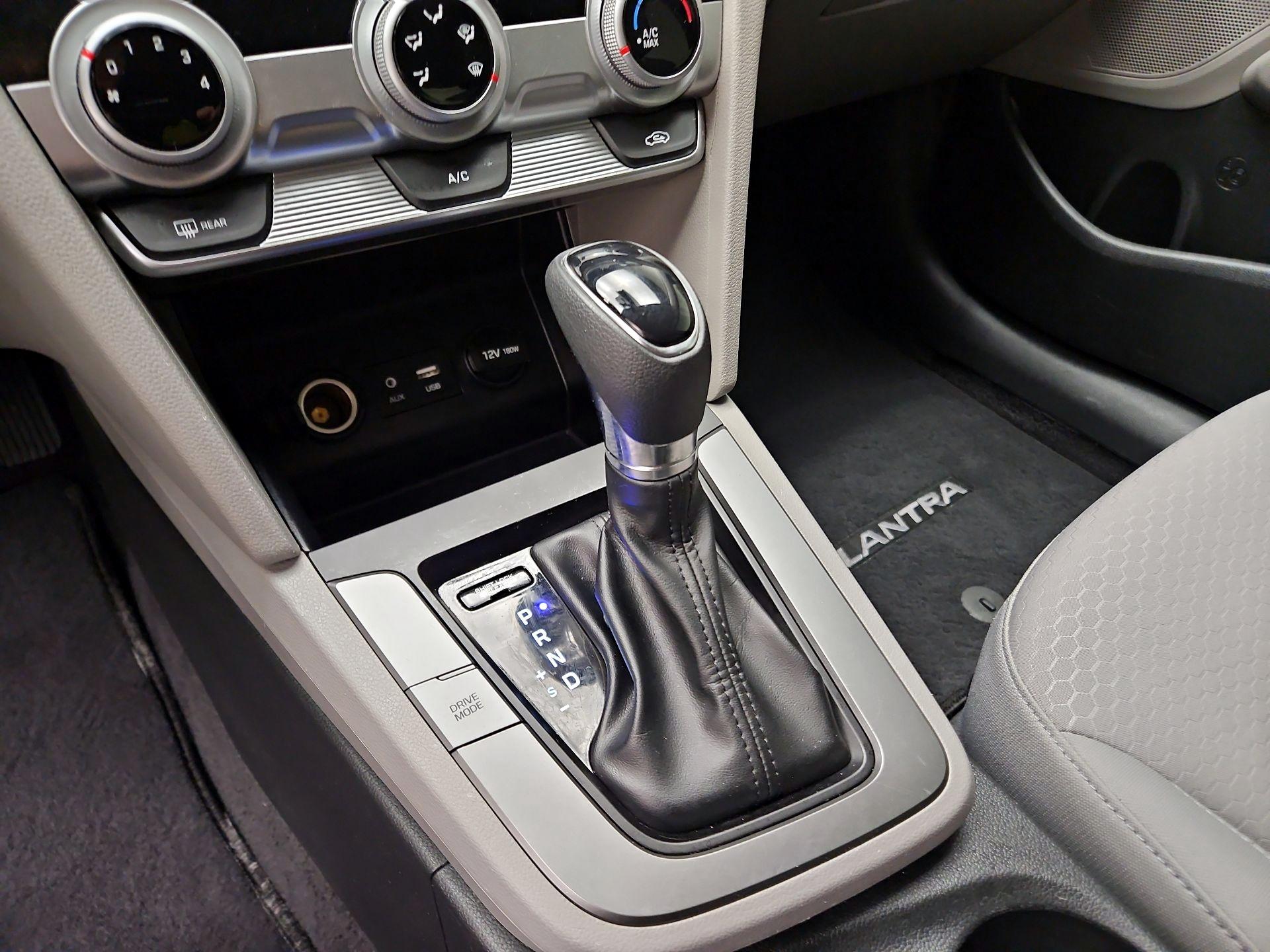 Thumbnail: 2019 Hyundai Elantra - 17