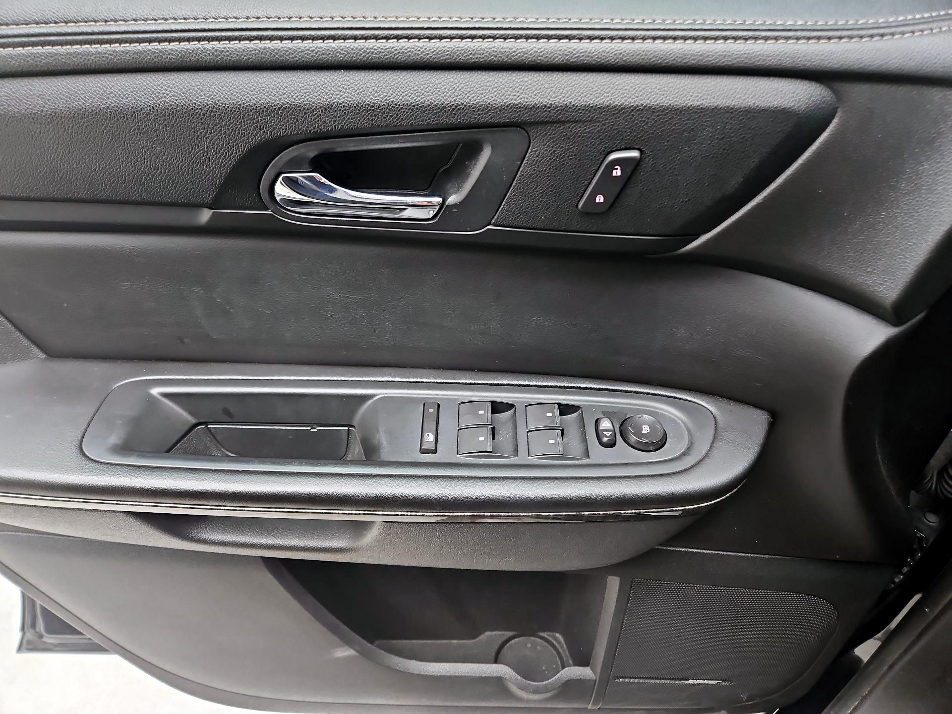 Thumbnail: 2015 GMC Acadia - 12