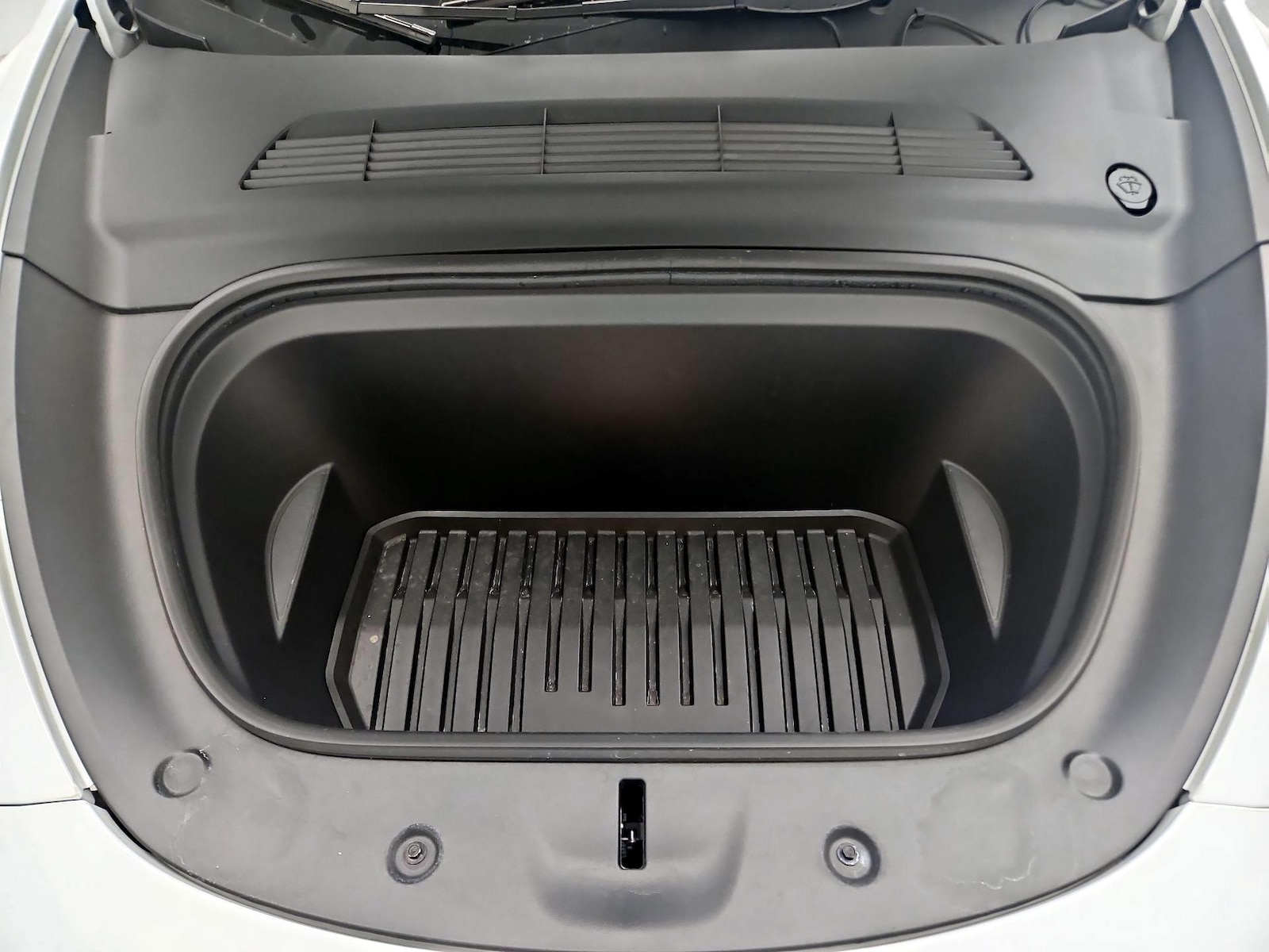 2024 Tesla Model Y Long Range - Photo 23