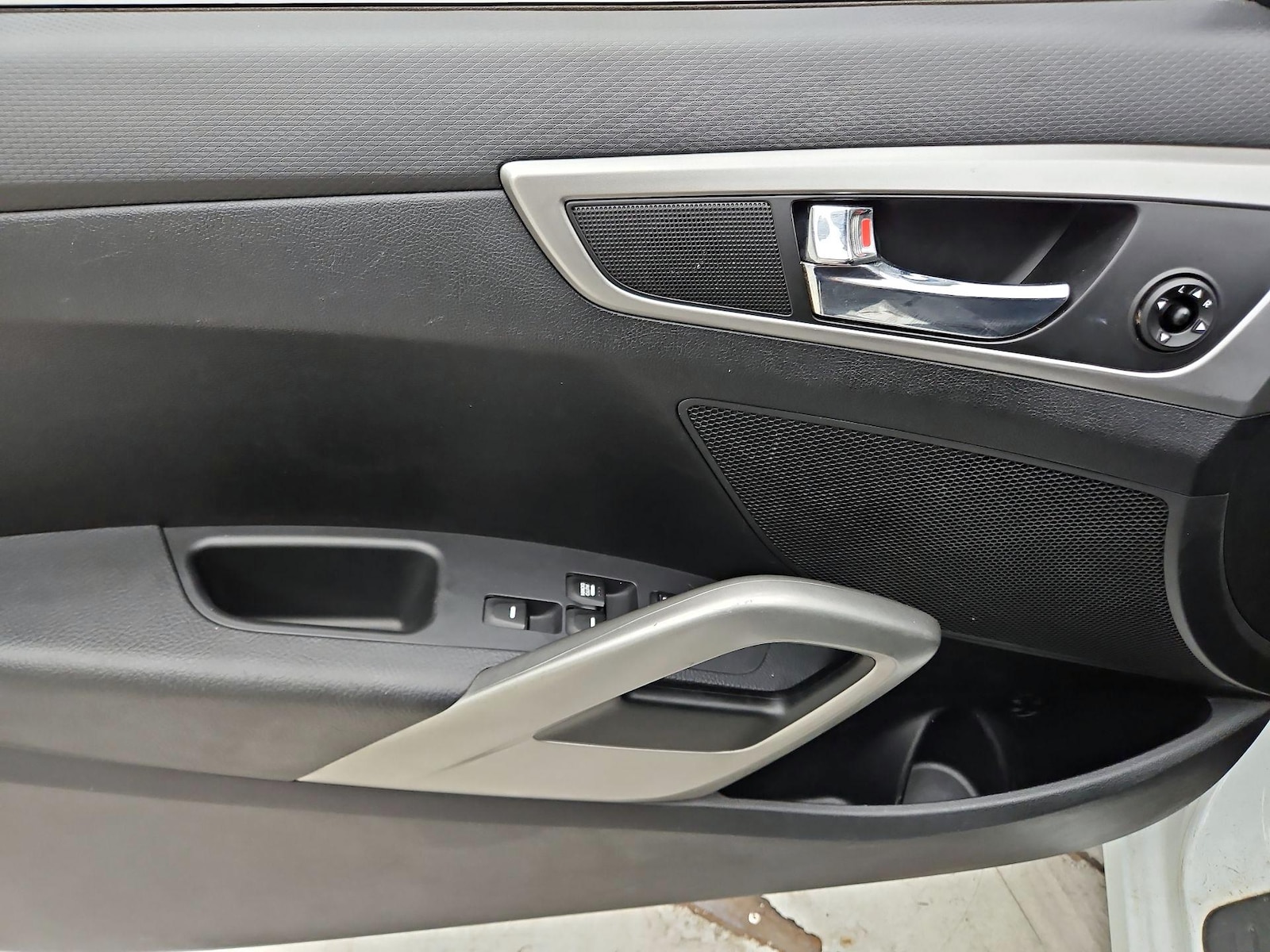 2014 Hyundai Veloster Base - Photo 13