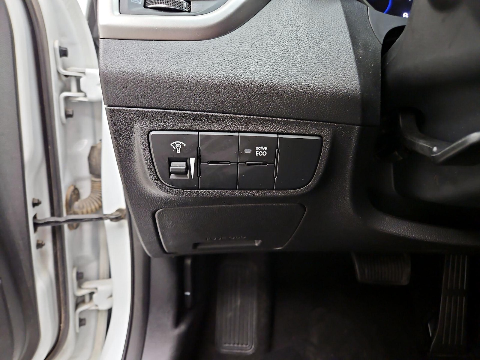 2014 Hyundai Veloster Base - Photo 14
