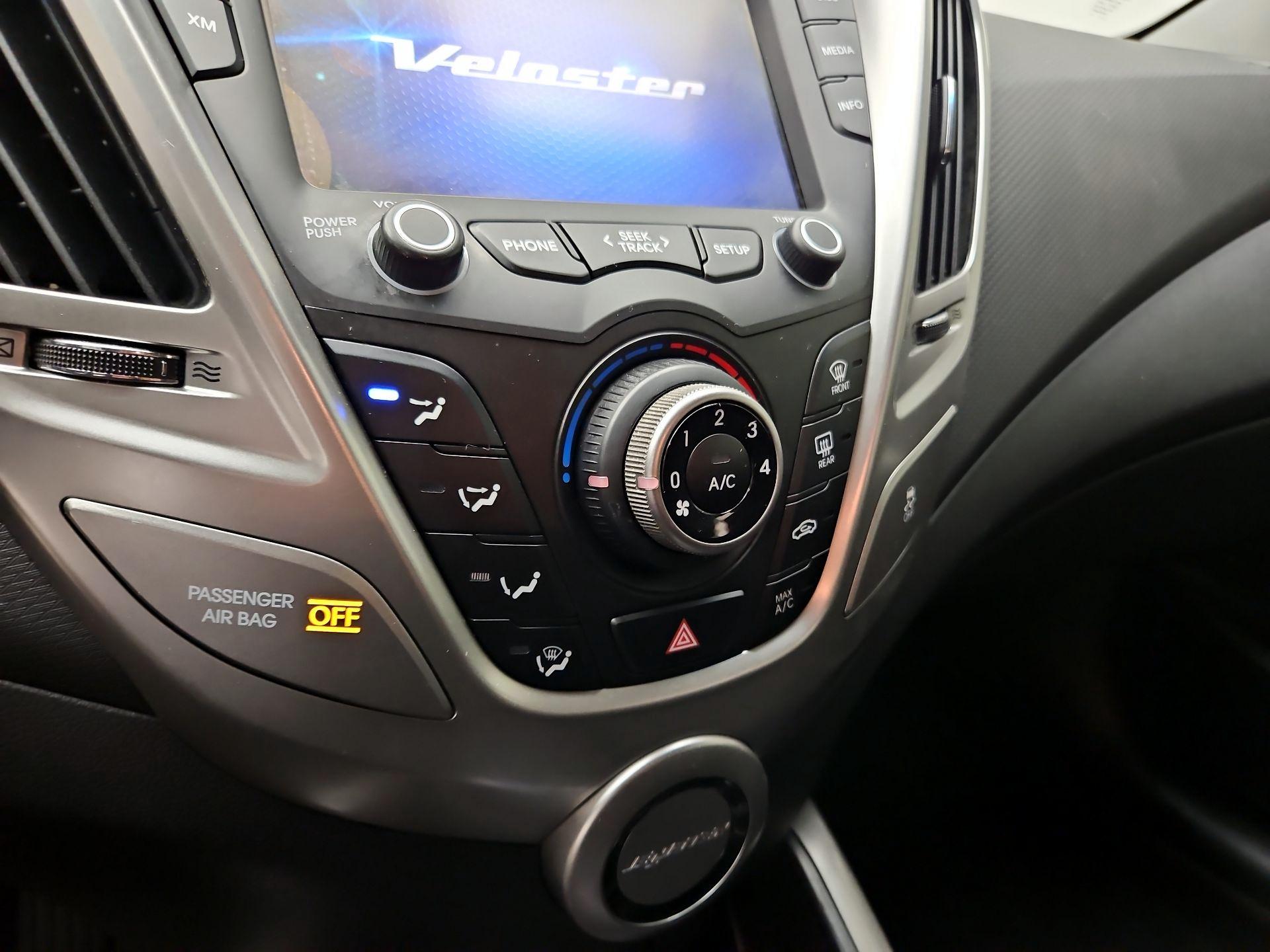 Thumbnail: 2014 Hyundai Veloster - 16