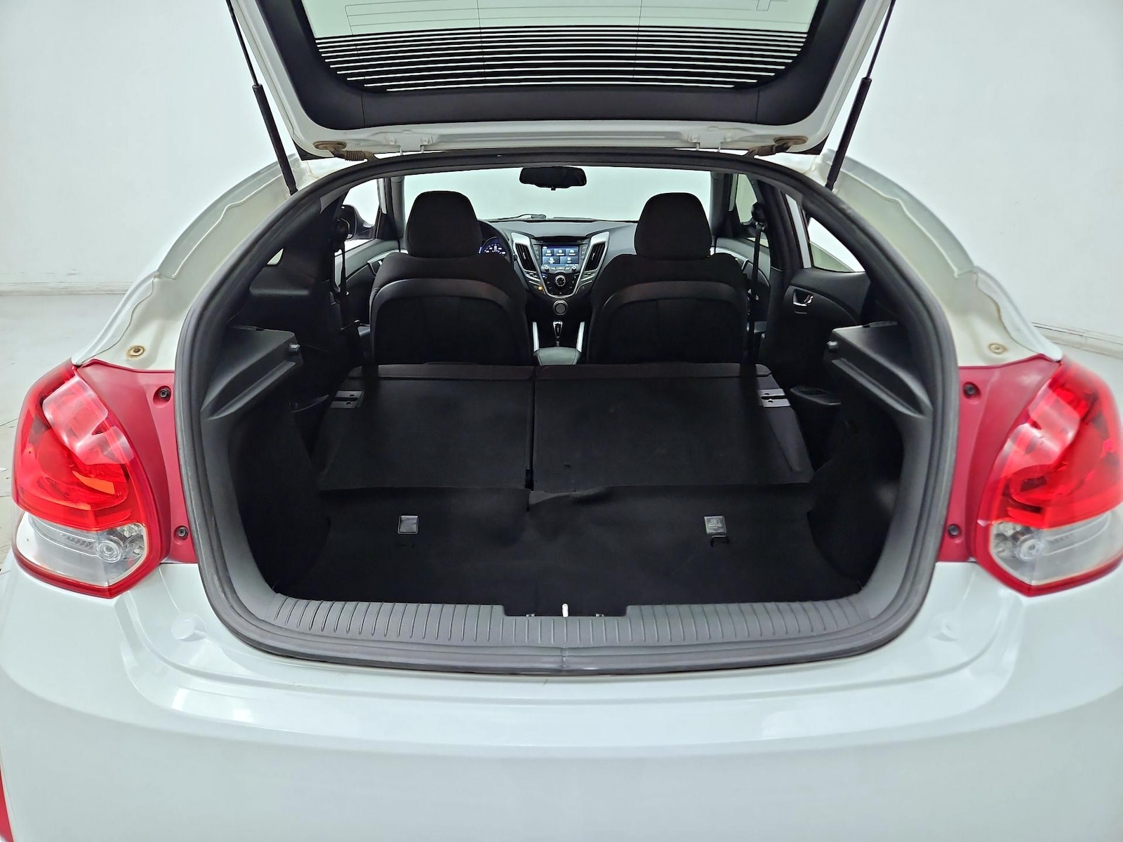 2014 Hyundai Veloster Base - Photo 22