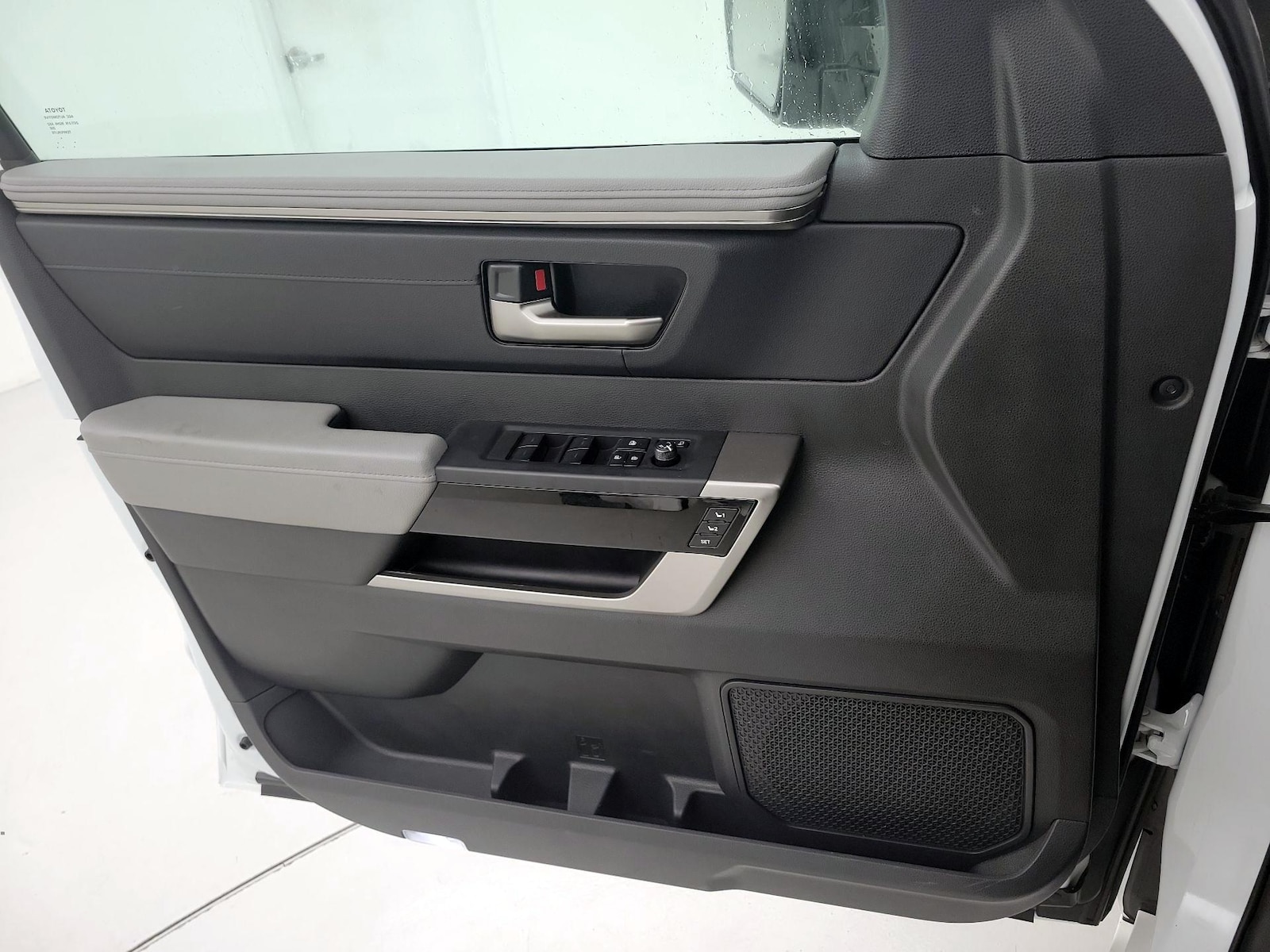 2025 Toyota Tundra Limited - Photo 13